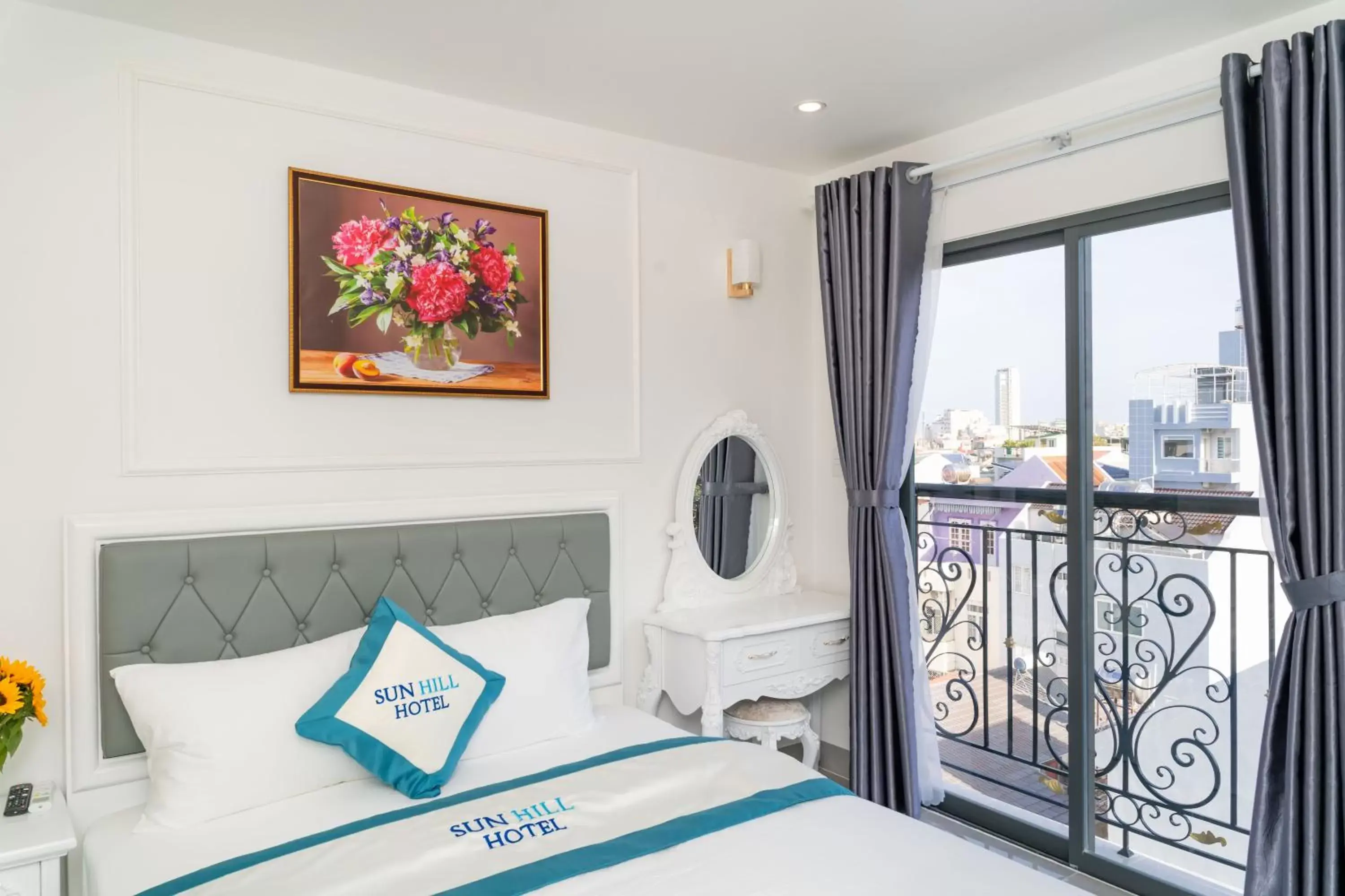 Deluxe Double Room with Balcony and Mountain View in Sun Hill Hotel Deluxe Double Room with Balcony and Mountain View in Sun Hill Hotel