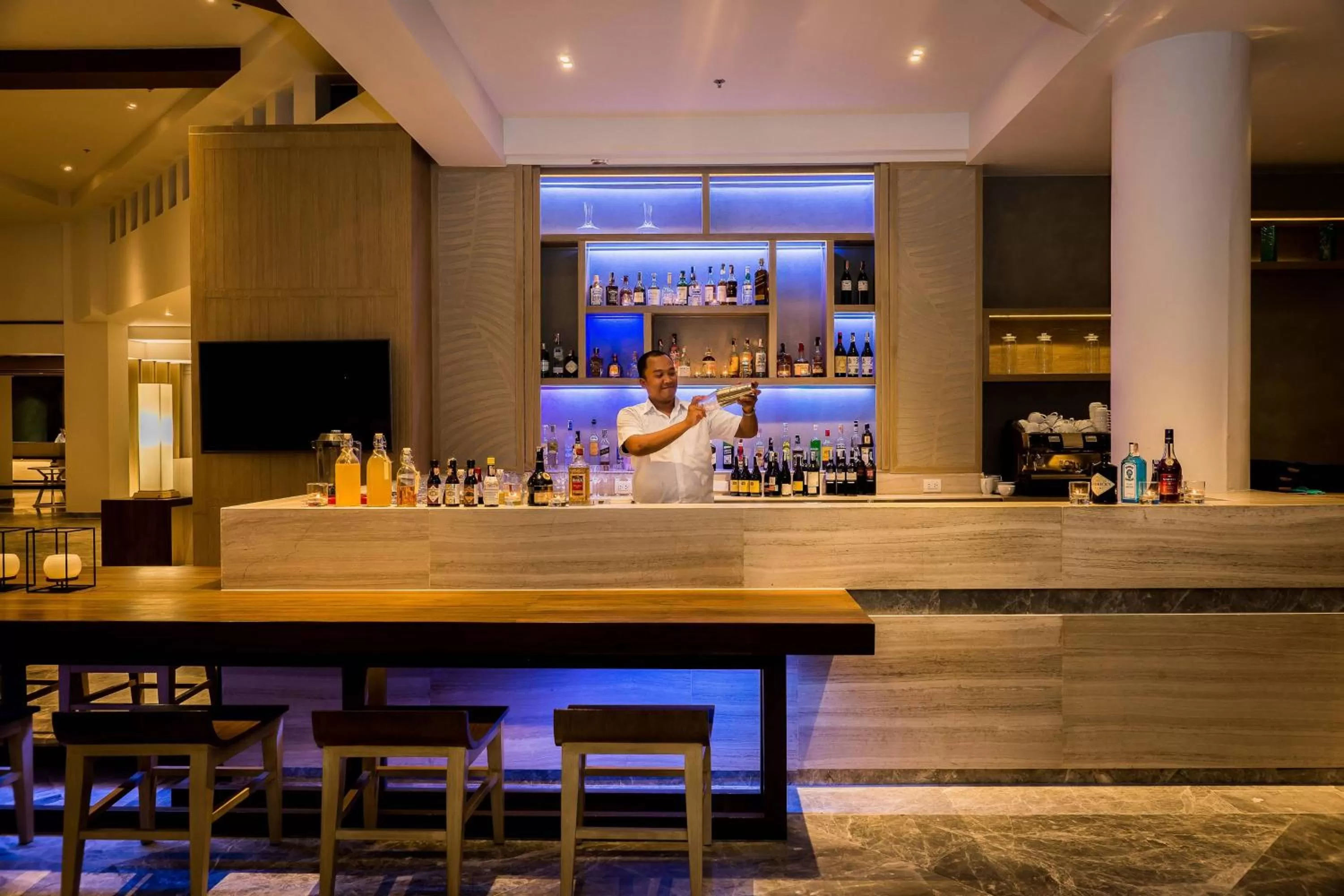 Lounge or bar in Phuket Marriott Resort & Spa, Merlin Beach