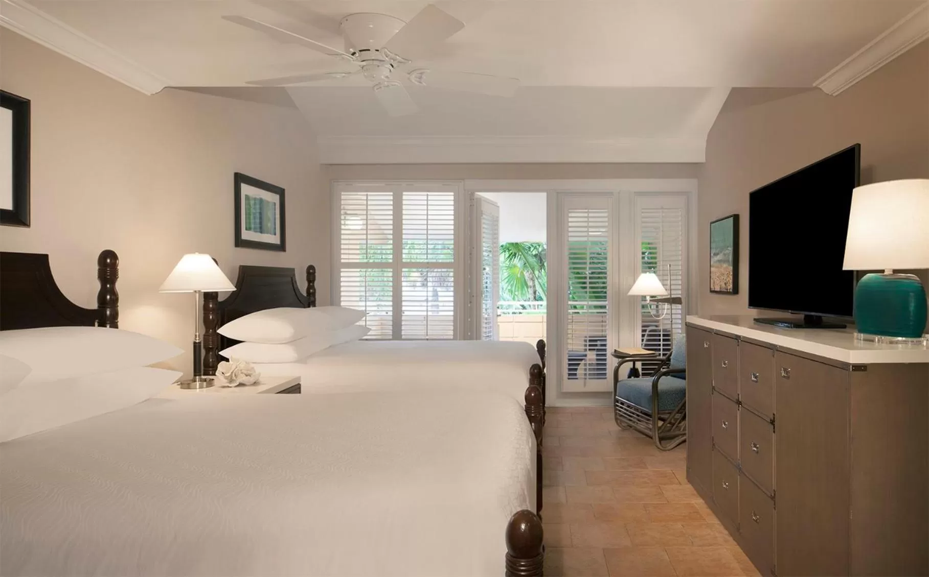 Photo of the whole room, Bed in Pier House Resort & Spa