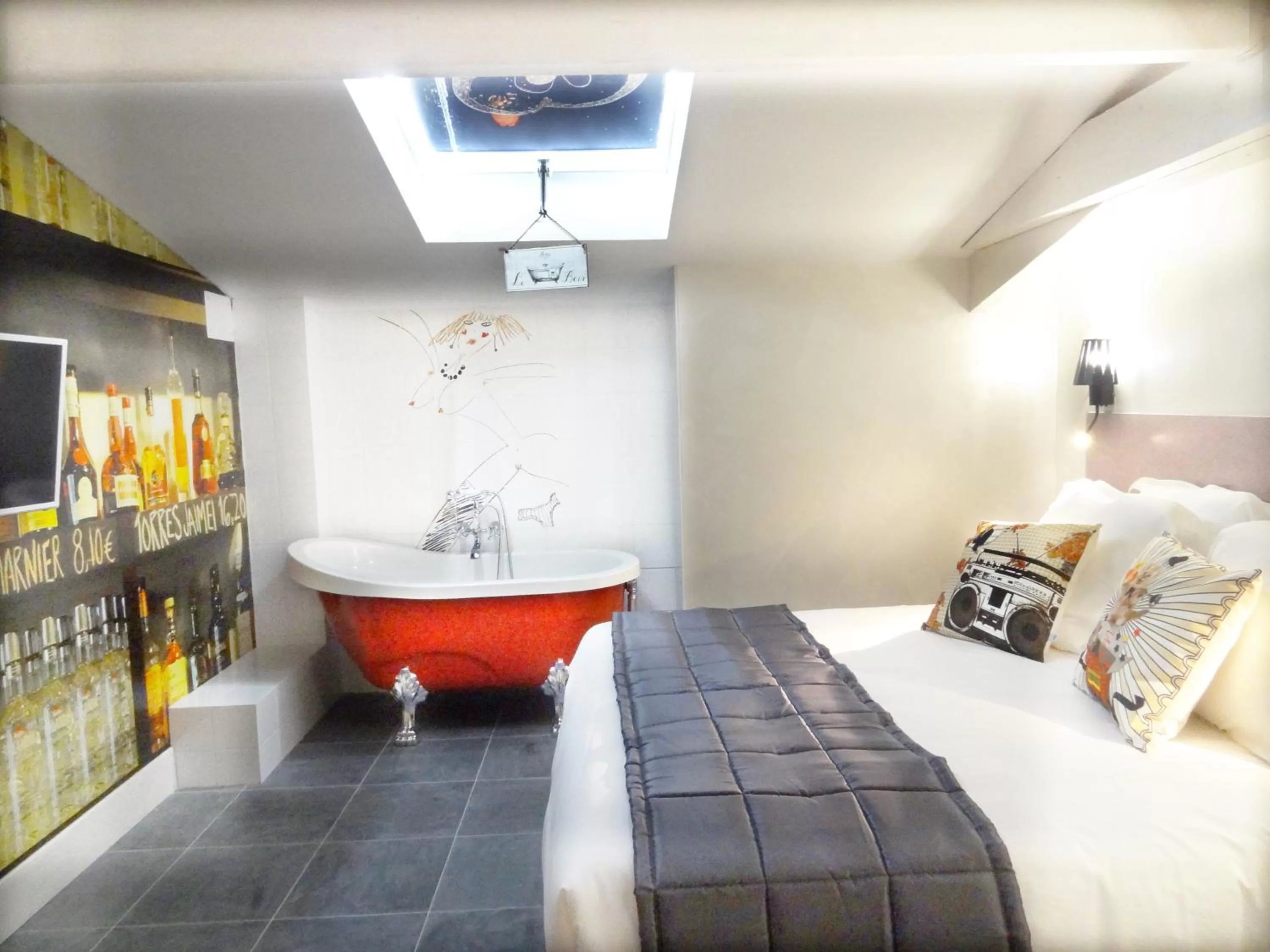 Bed in Le Pavillon Hotel