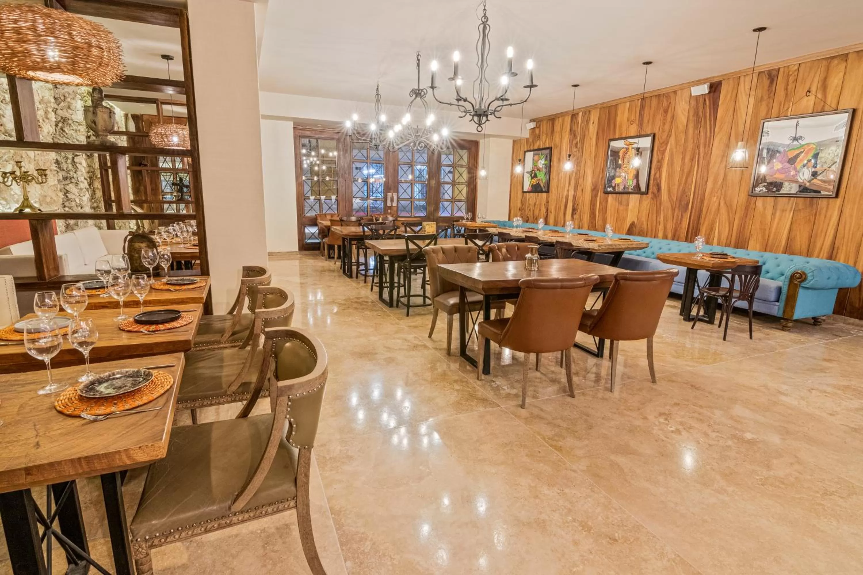 Restaurant/places to eat in GHL Arsenal Hotel