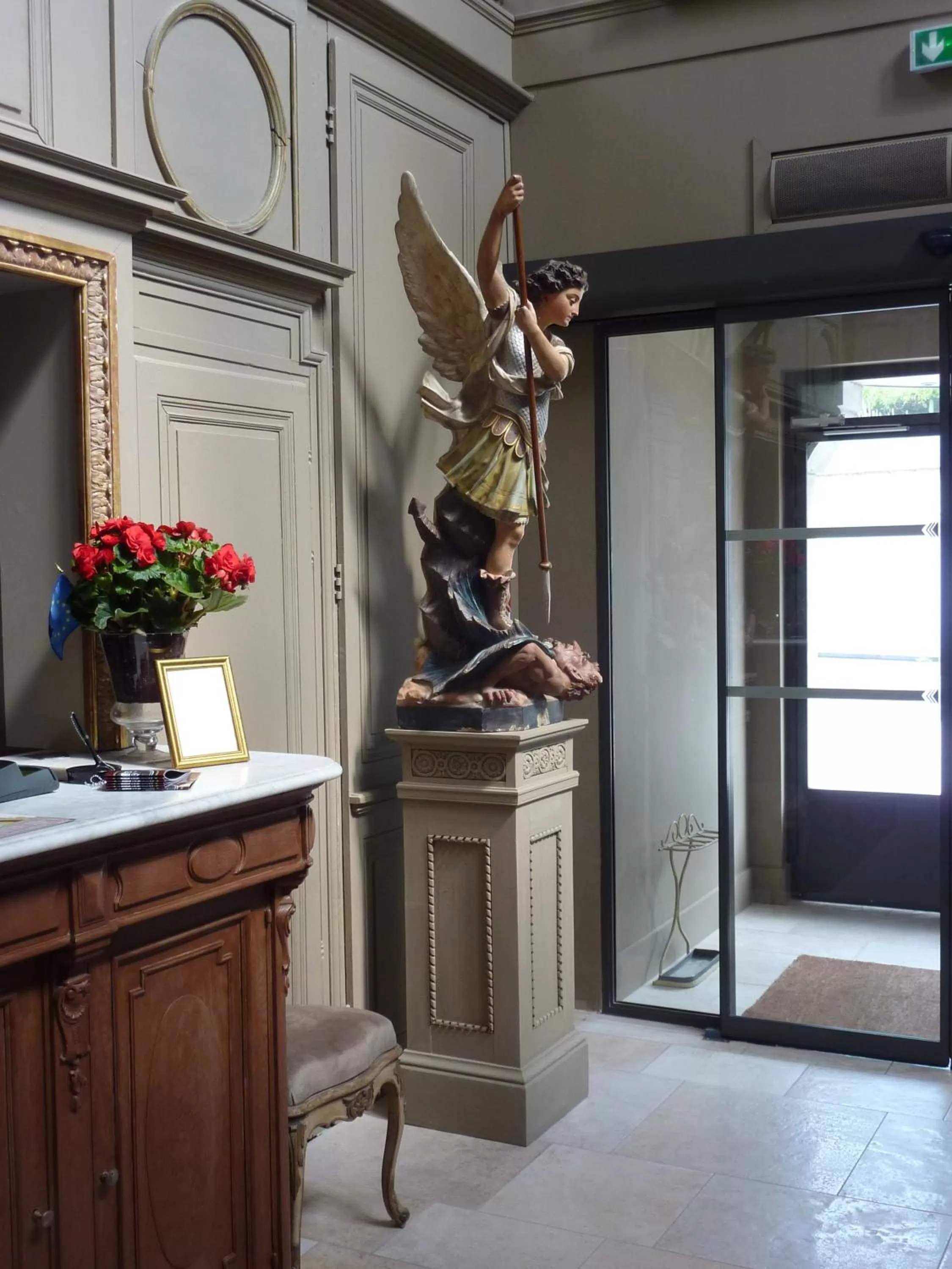 Lobby or reception in Hôtel Restaurant Spa Le Sauvage