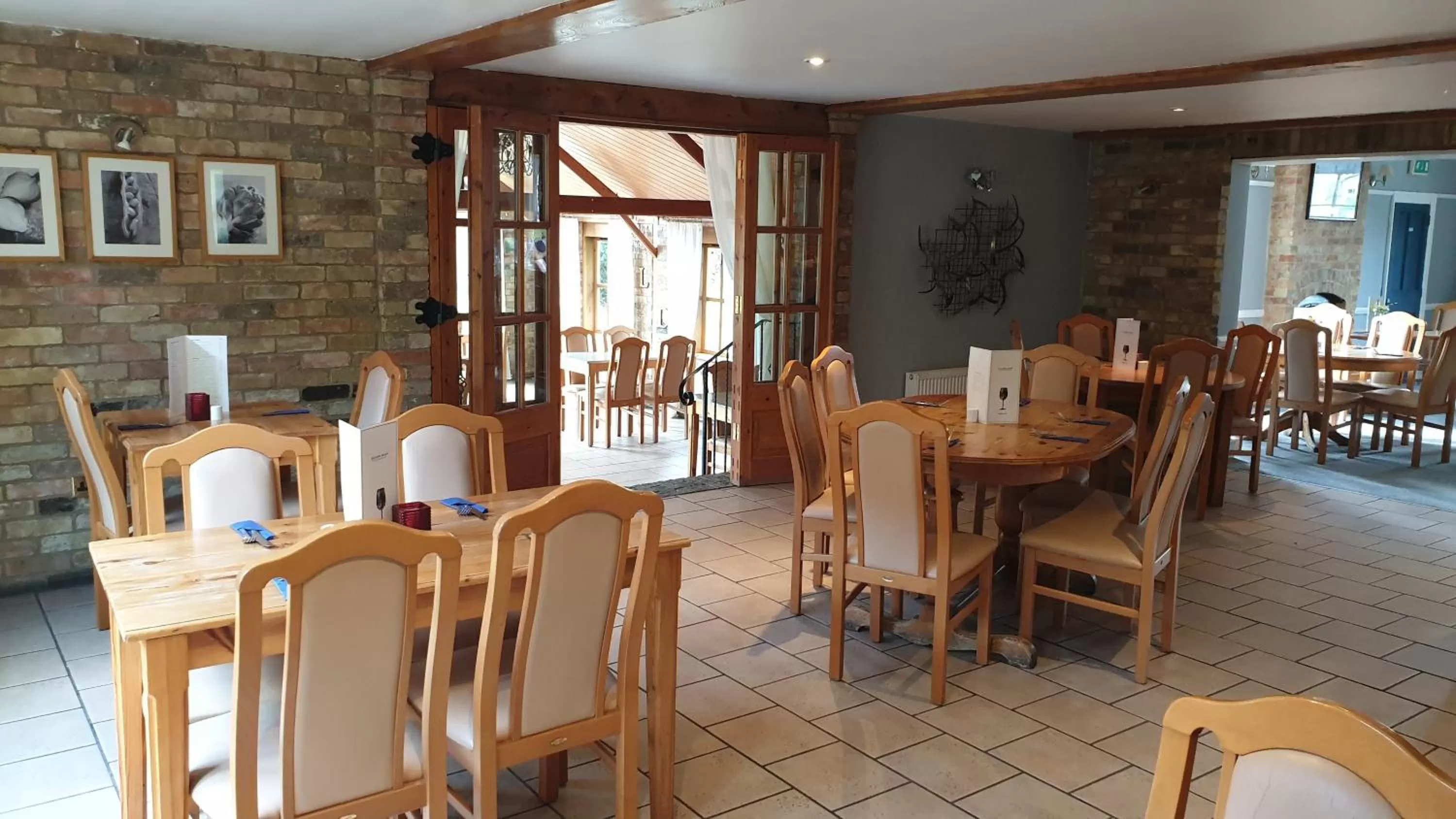 Restaurant/Places to Eat in The Golden Boar