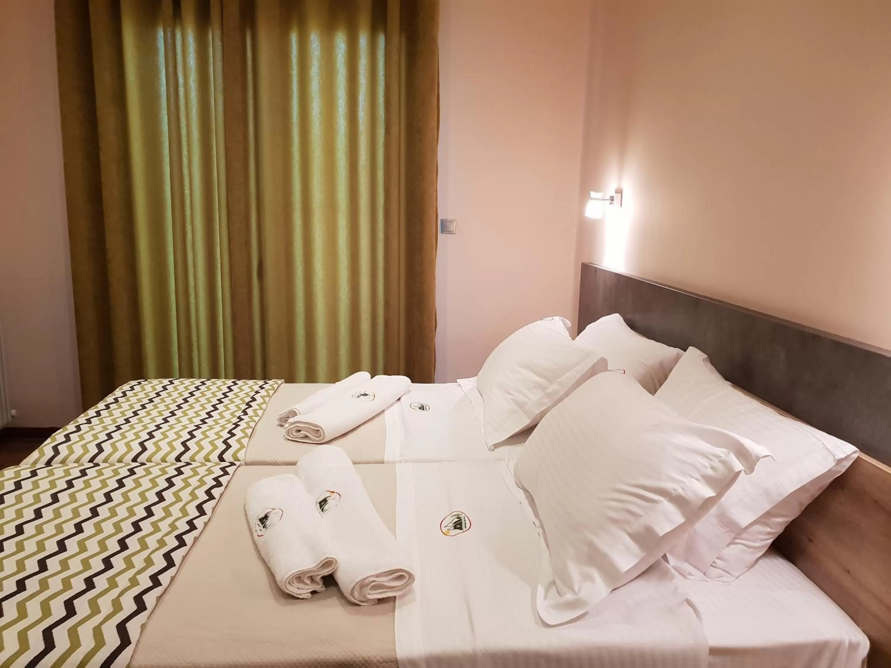 Photo of the whole room, Bed in Mondeus Inn Luxury