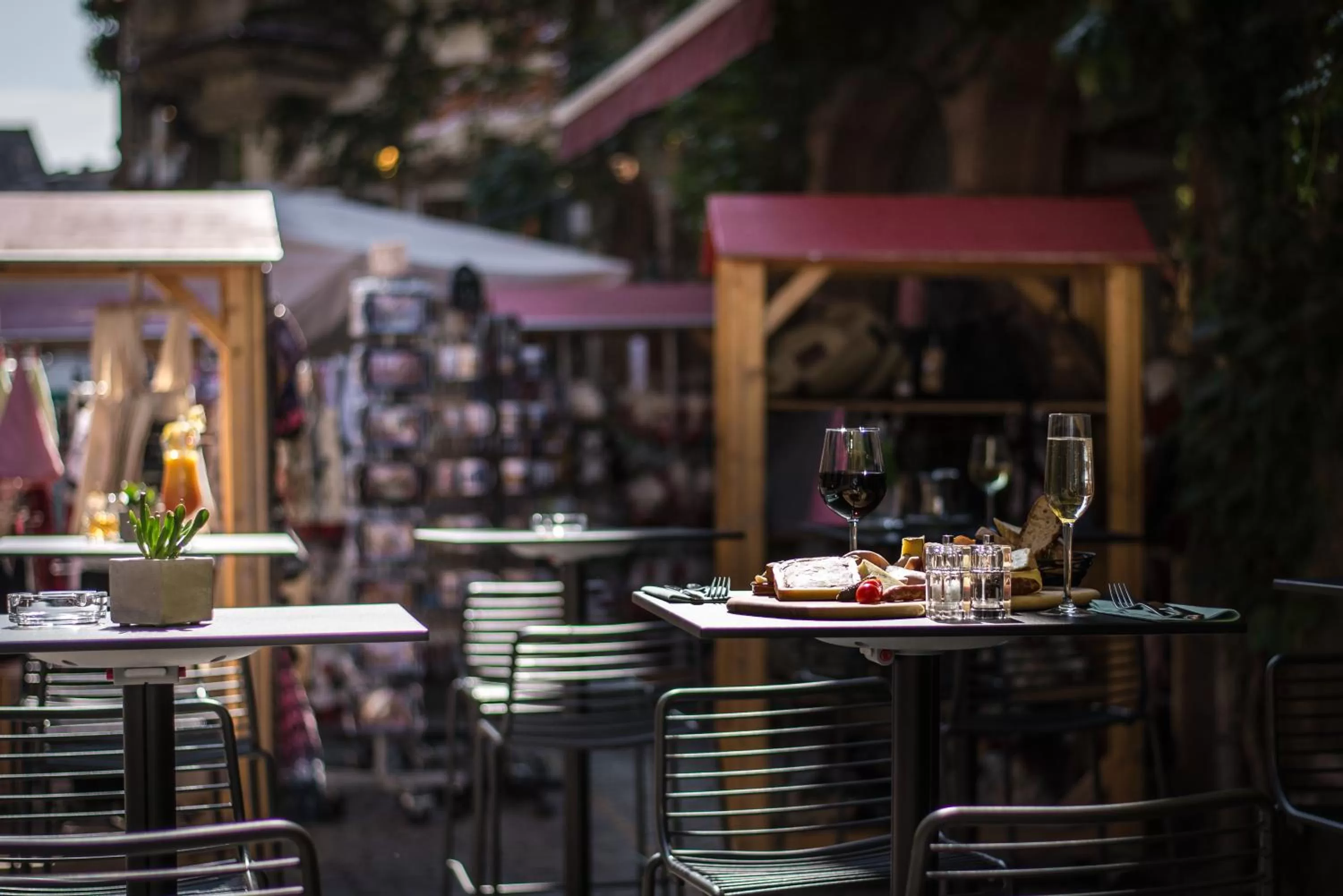 Food and drinks in Hôtel Le Rohan, centre Cathédrale