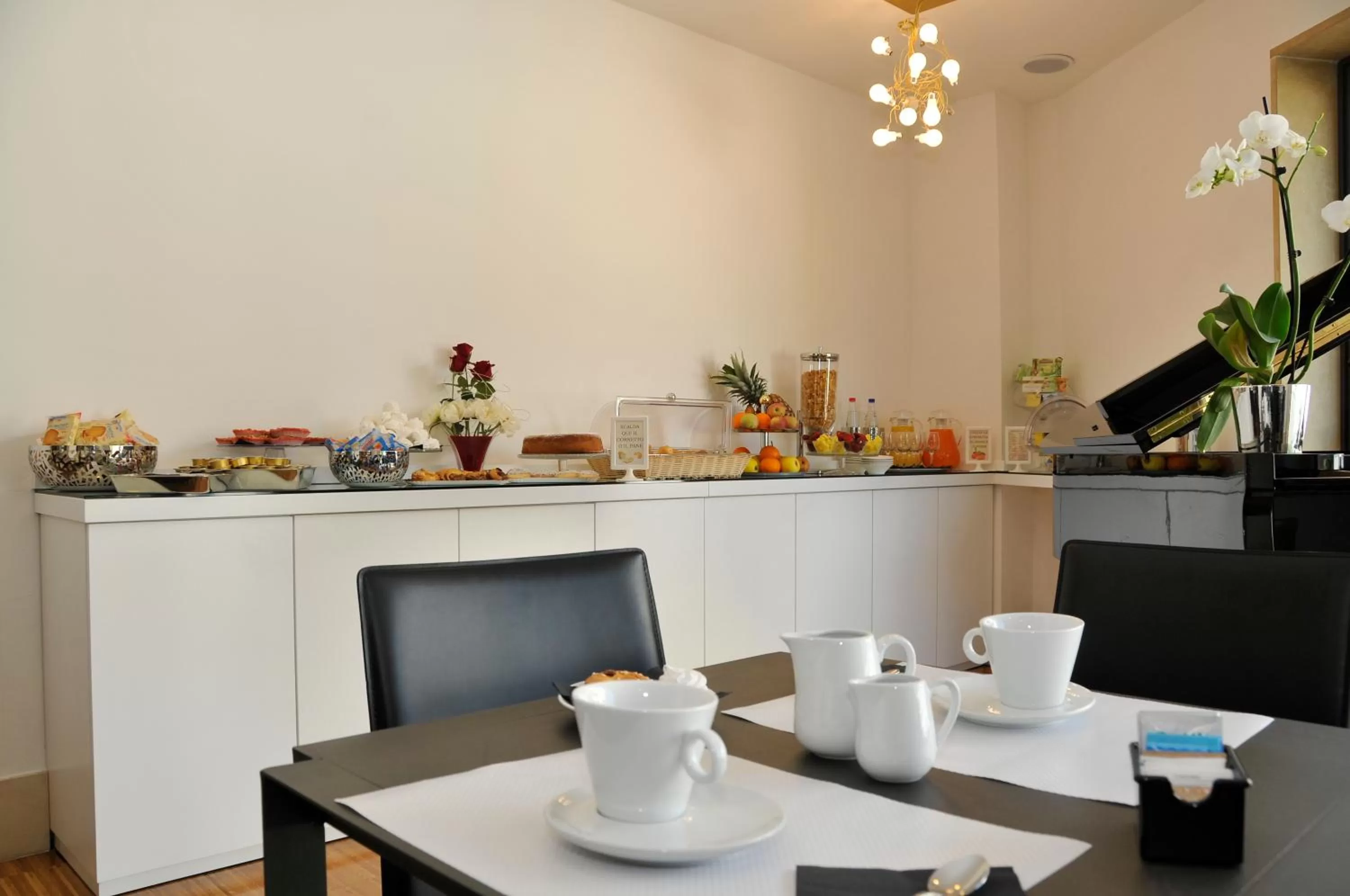 Restaurant/places to eat in Hotel Del Conte