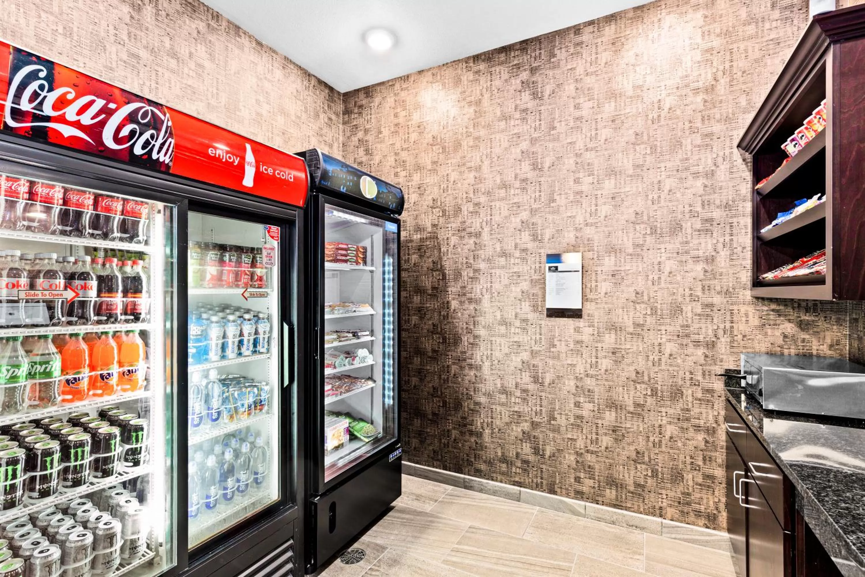 Food and drinks in Cobblestone Hotel & Suites - Superior Duluth