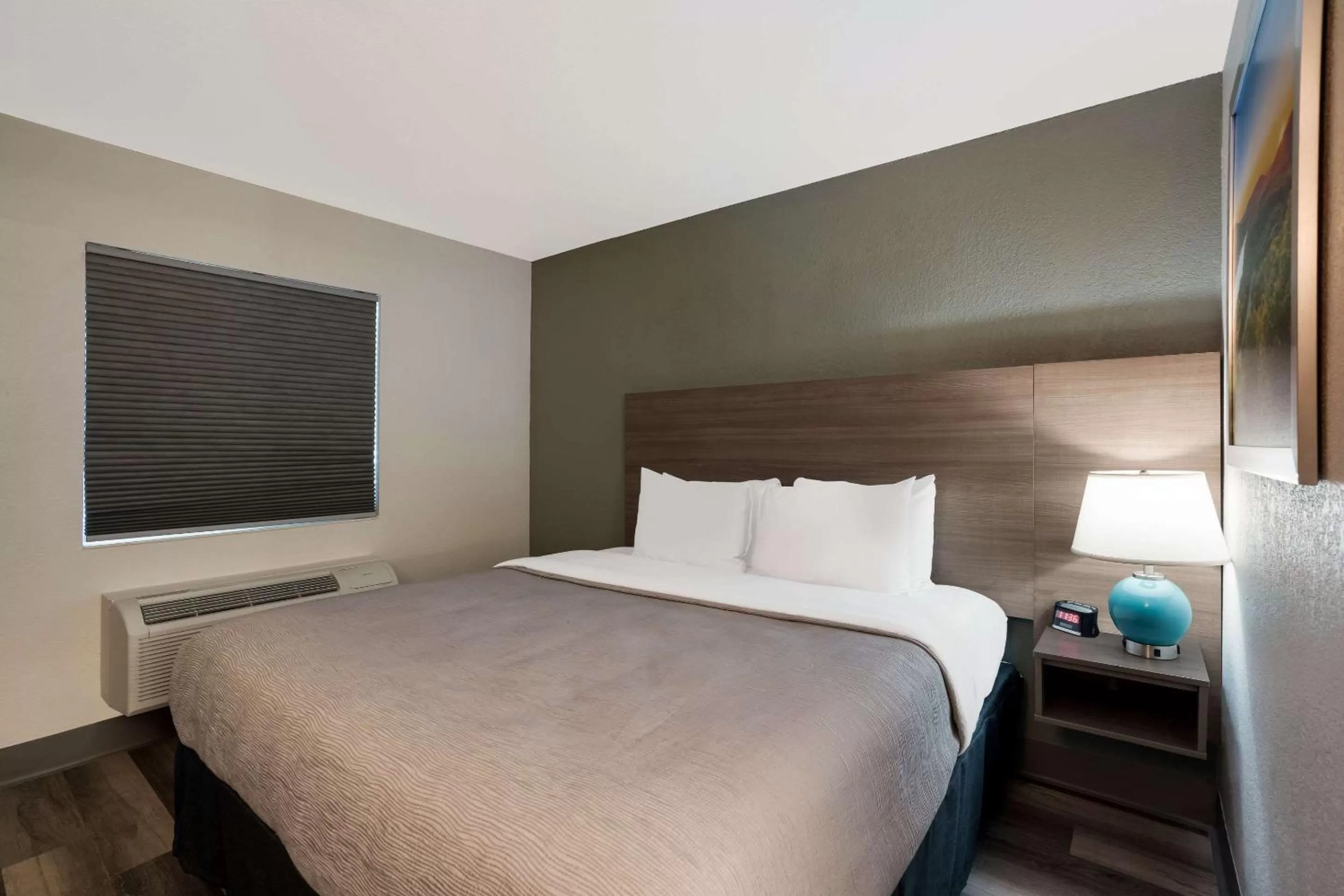 Bedroom in Quality Inn Elk Grove-Sacramento