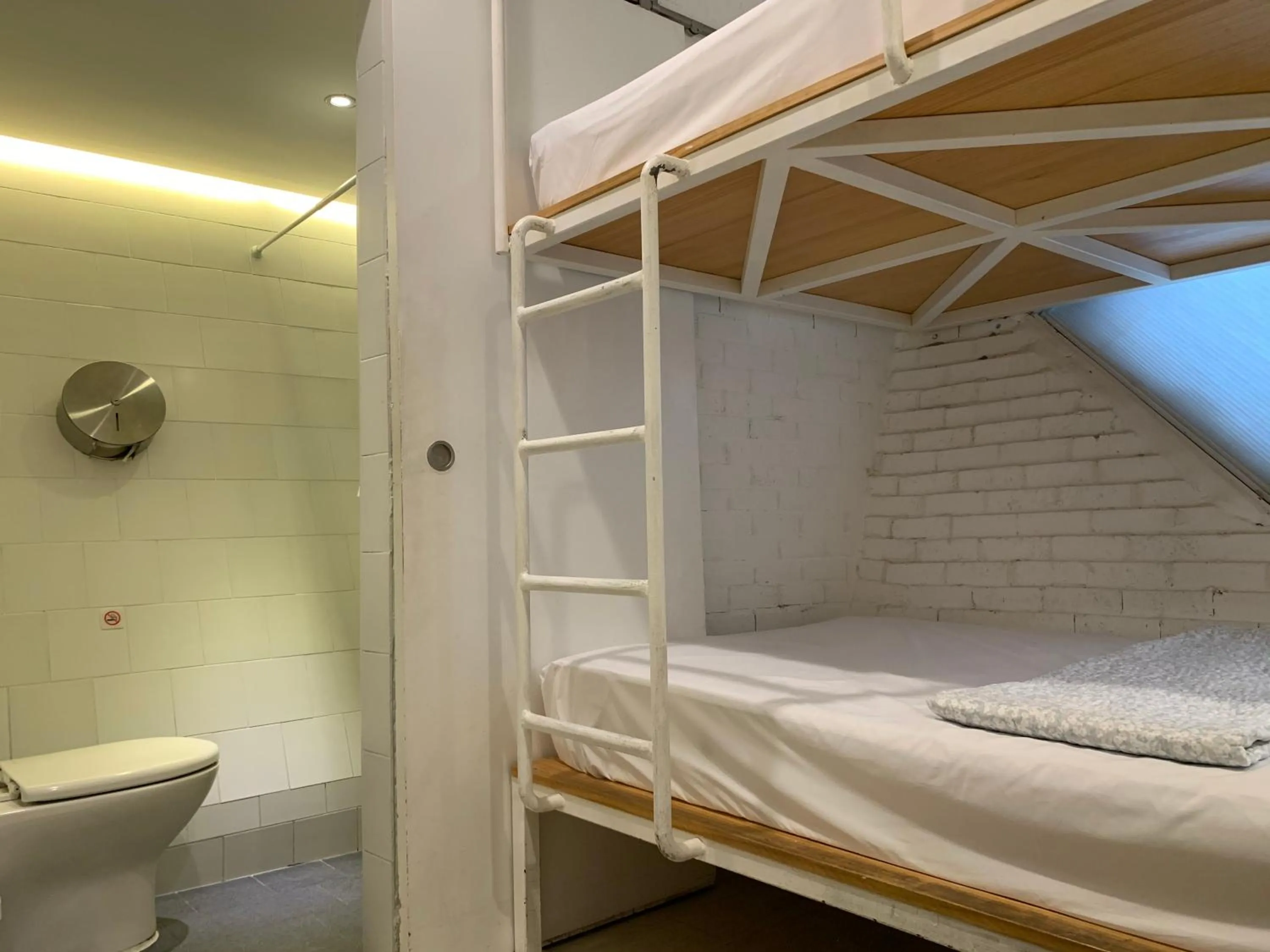 Bed in Mir Guesthouse