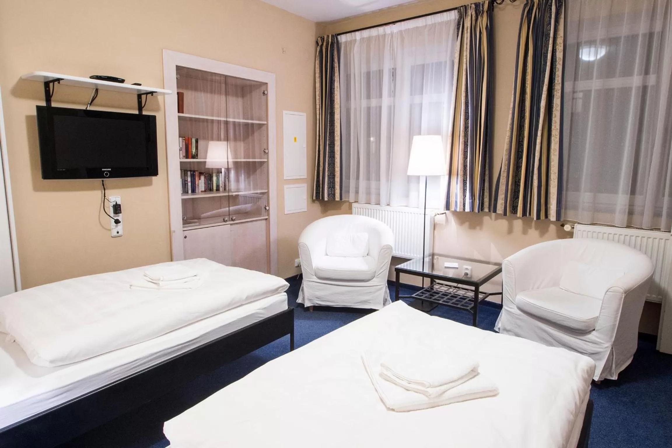 Seating area, Bed in Apartma La Provence