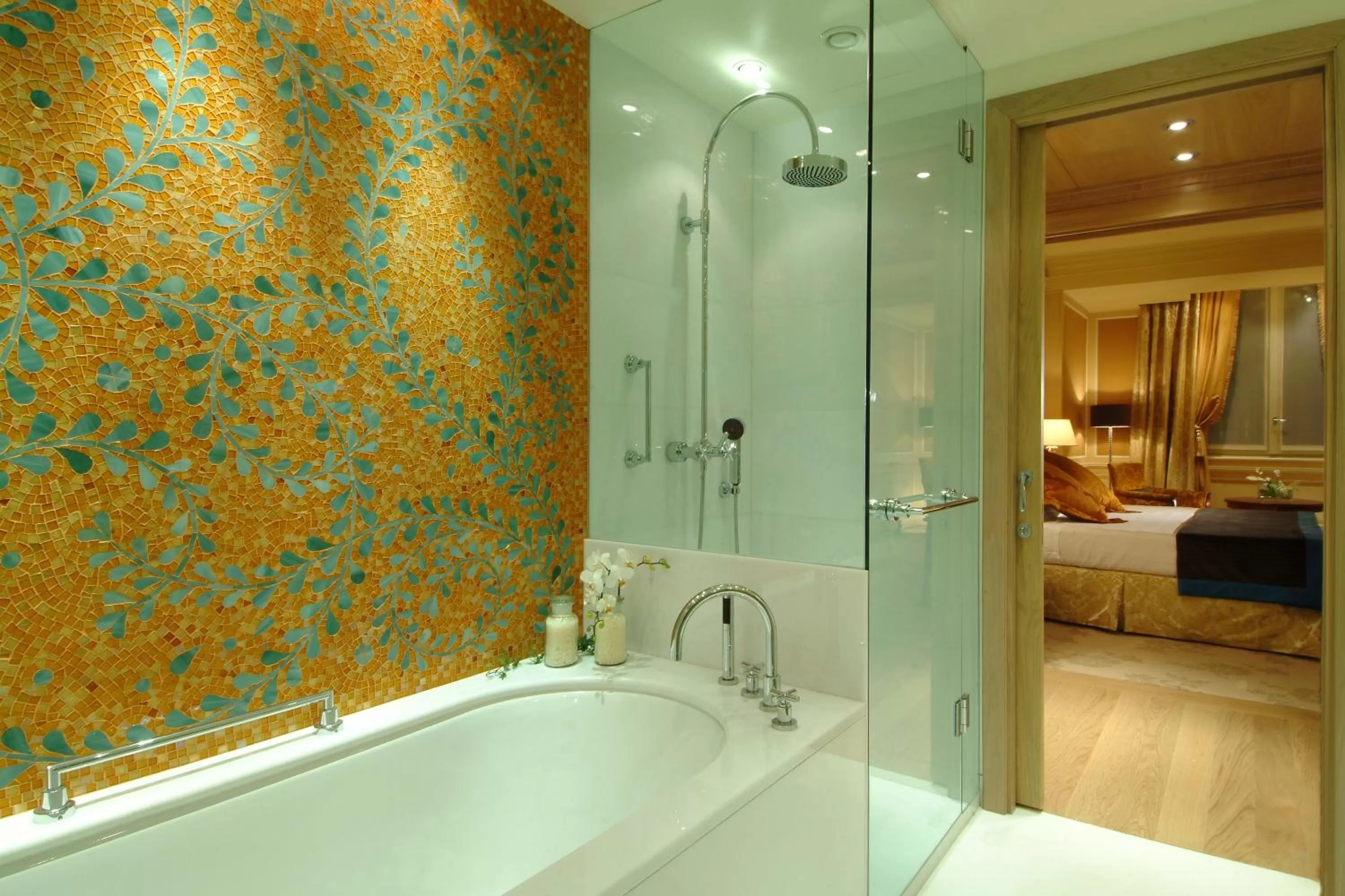 Shower, Bed in Hotel Principe Di Savoia - Dorchester Collection