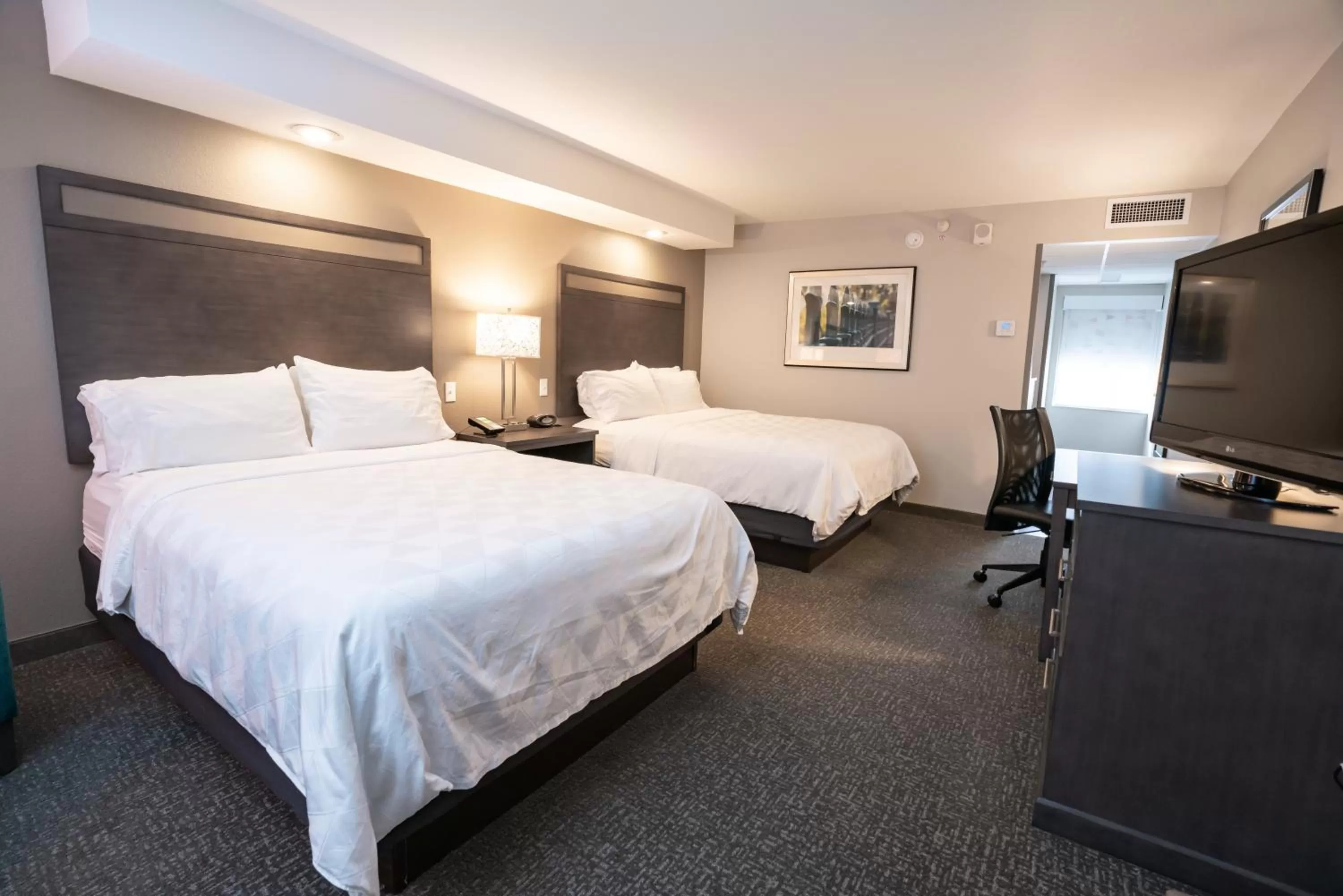 Photo of the whole room, Bed in Holiday Inn Kearney by IHG