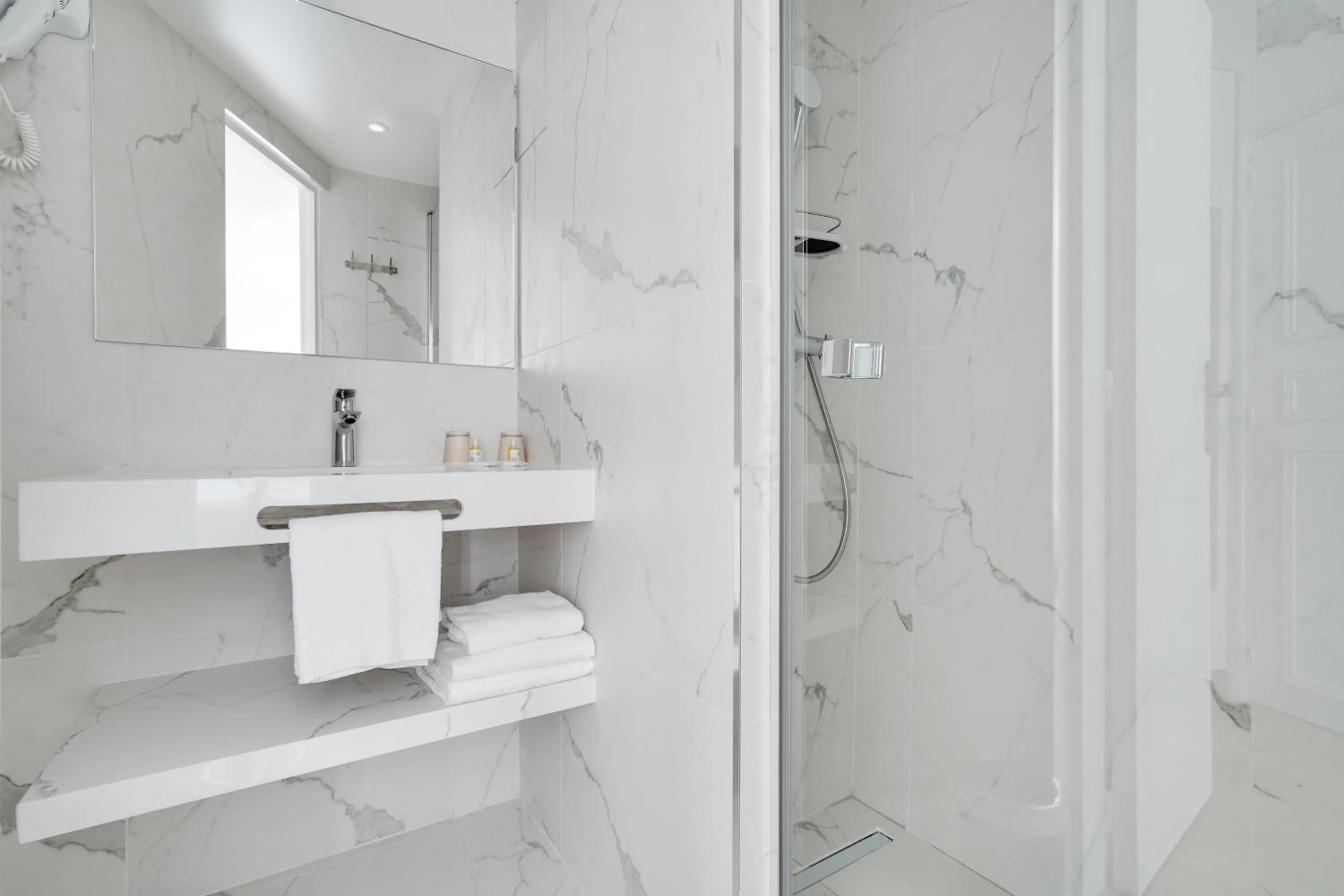 Bathroom in Joli Môme