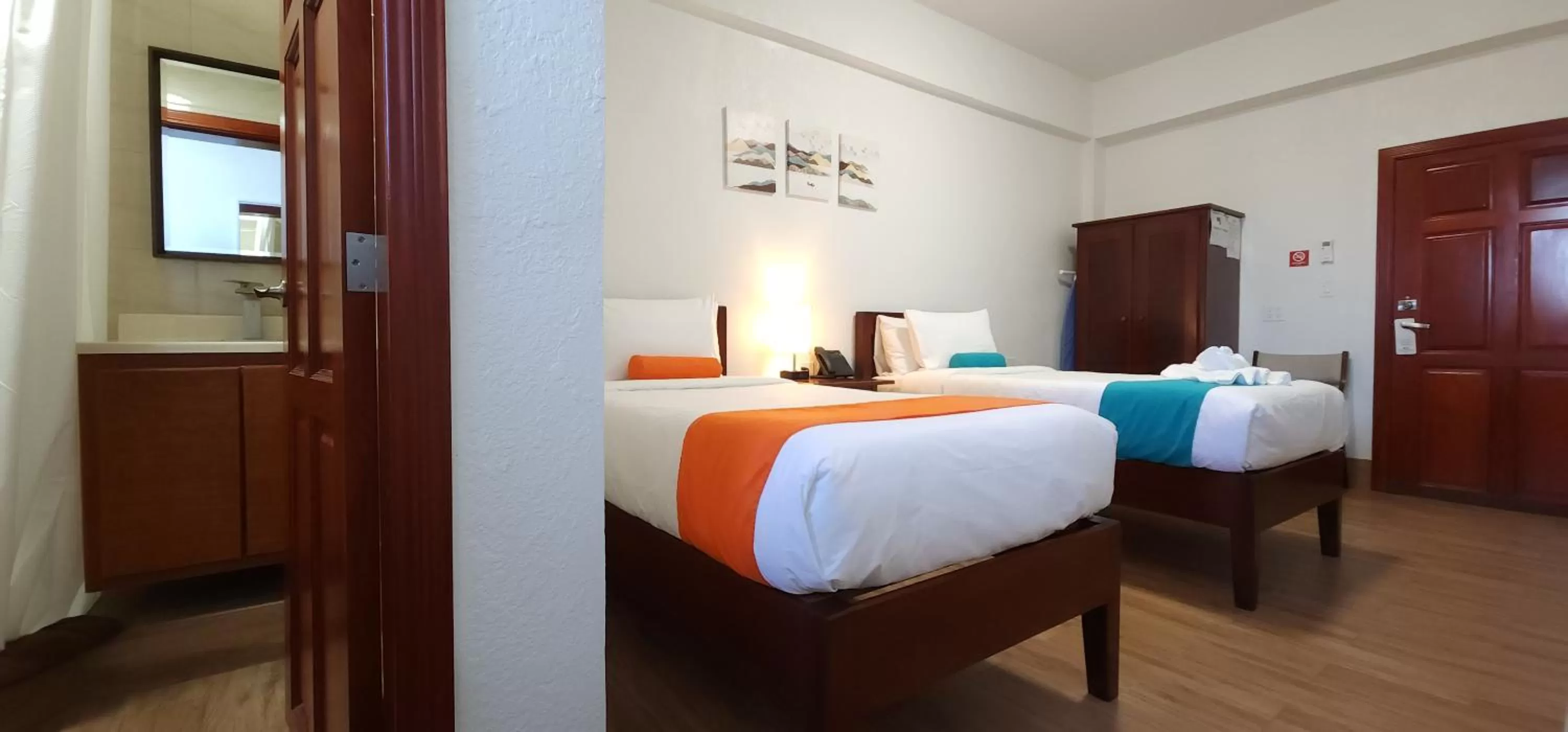 Bedroom, Bed in Voyager Sun & Reef Hotel