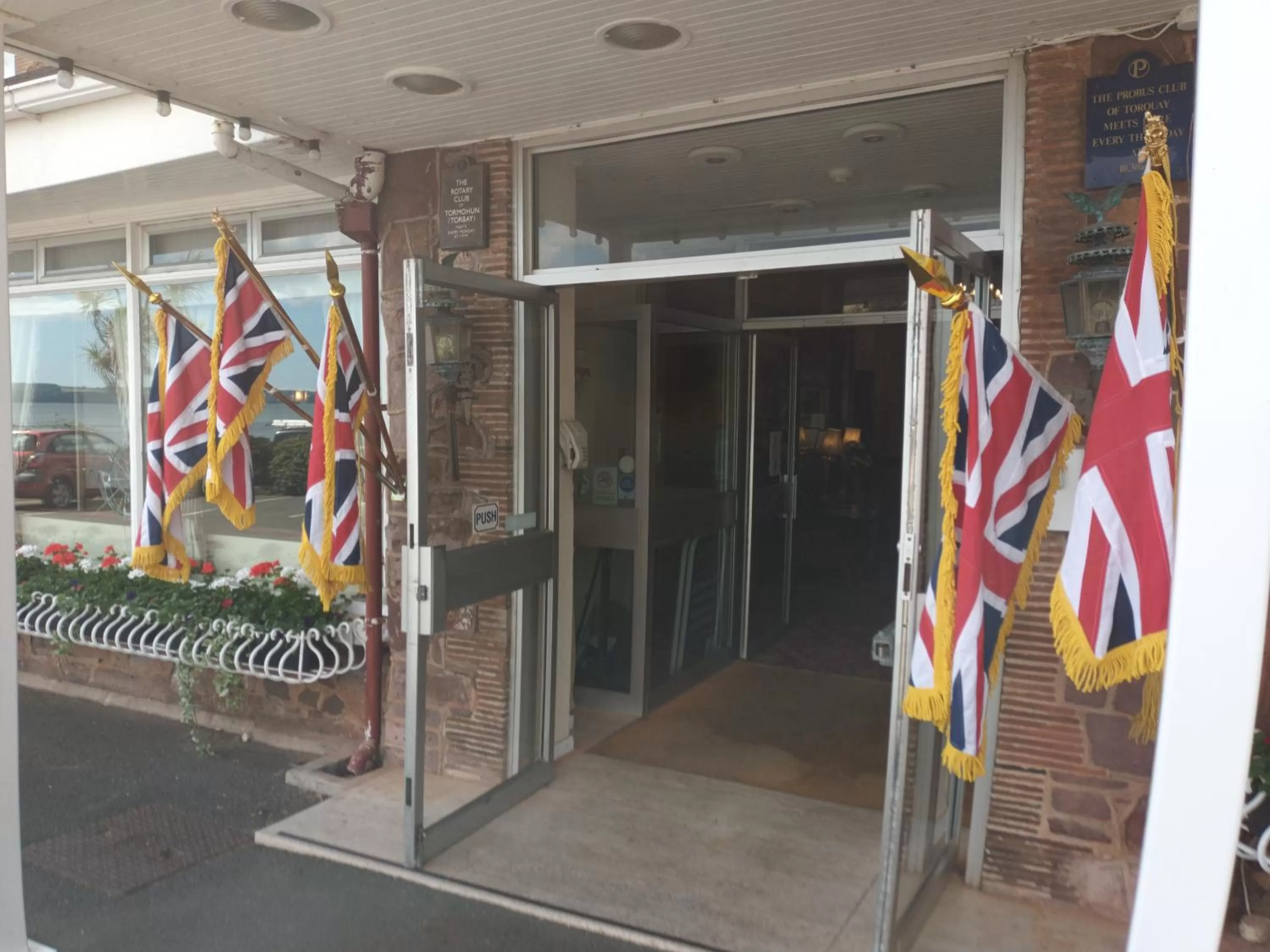 Facade/entrance in Livermead House Hotel