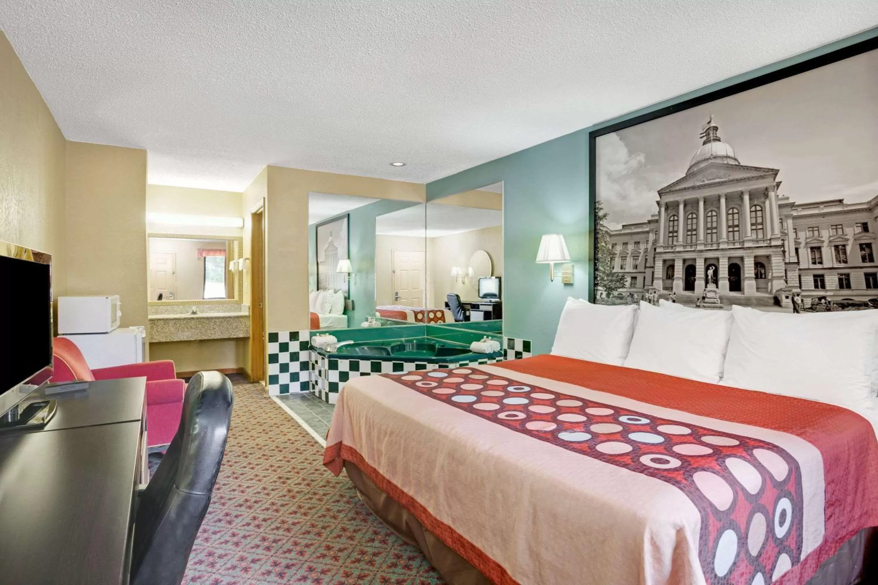 King Studio Suite - Smoking in Super 8 by Wyndham Forest Park