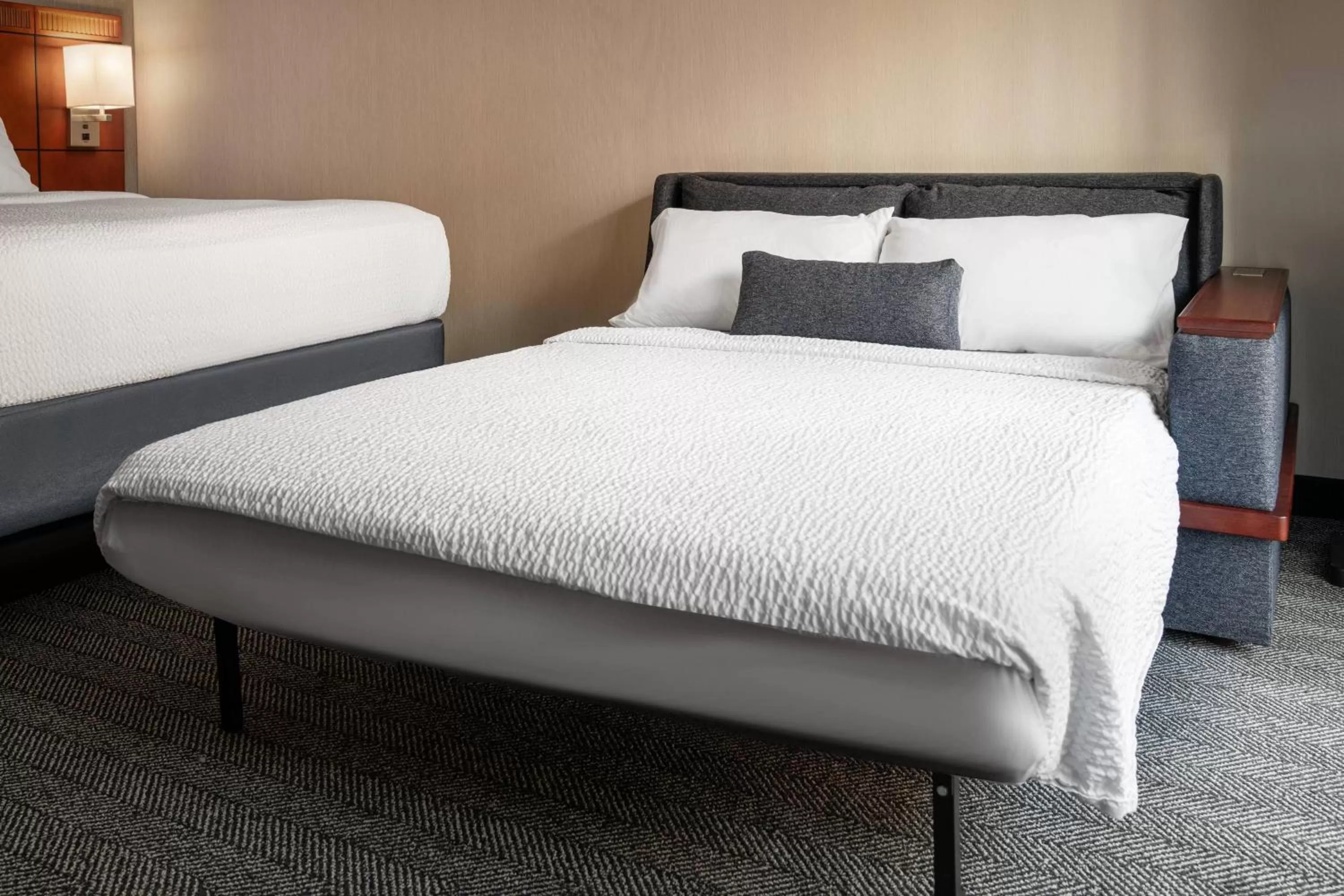 Photo of the whole room, Bed in Courtyard Los Angeles Torrance/Palos Verdes