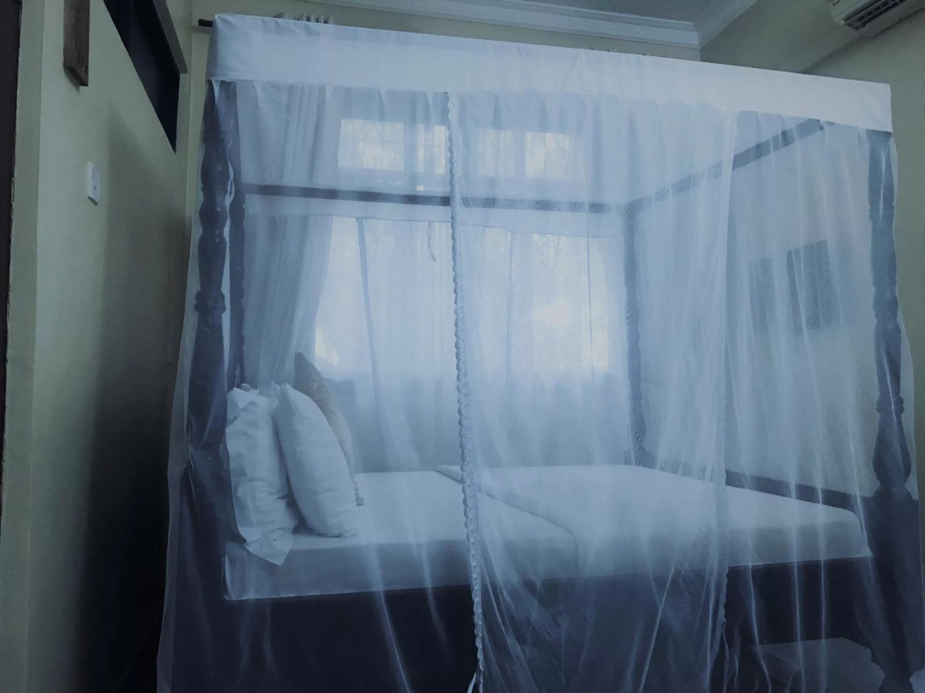 Bed in Transit Airport B&B