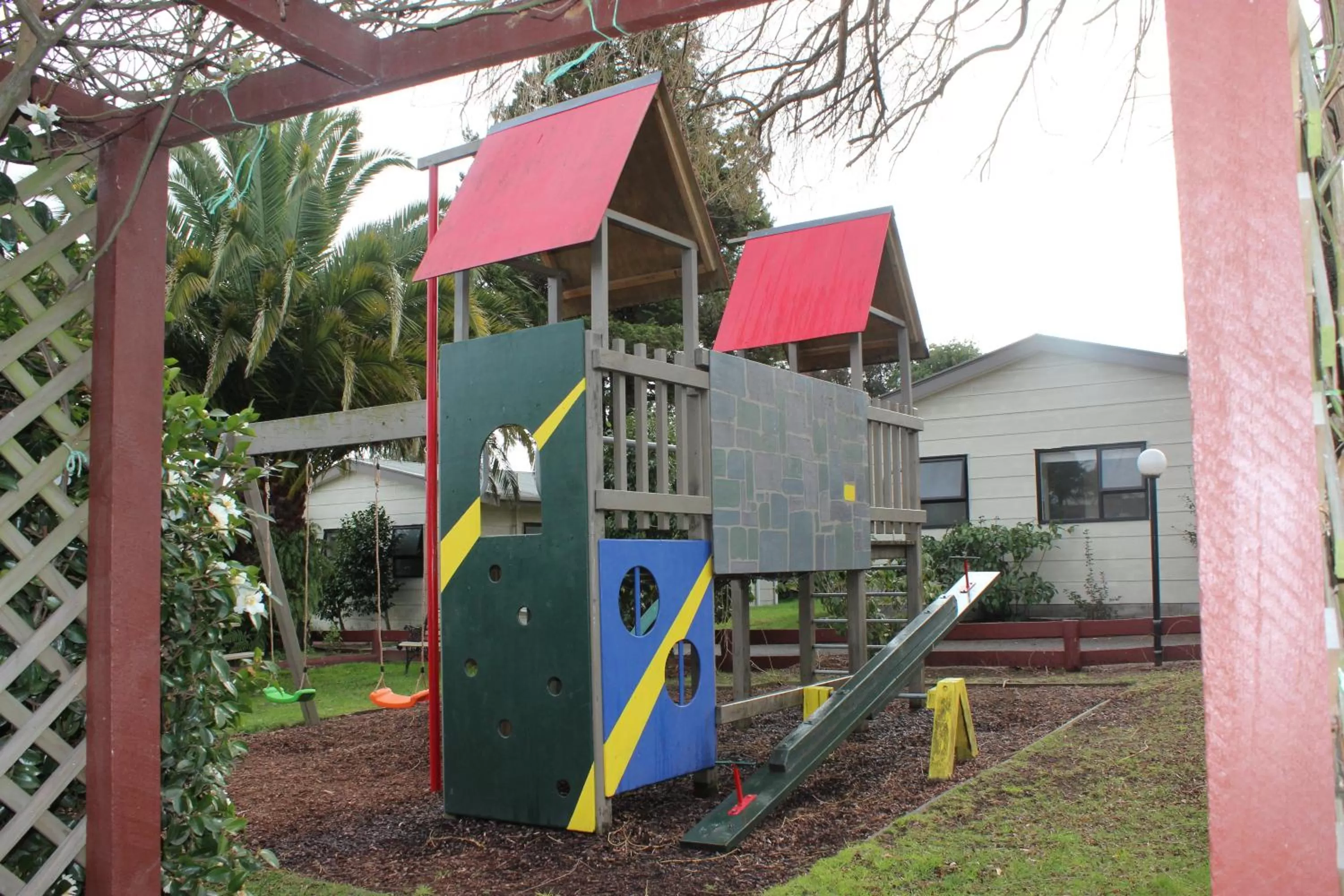 Children play ground in Camellia Court Family Motel