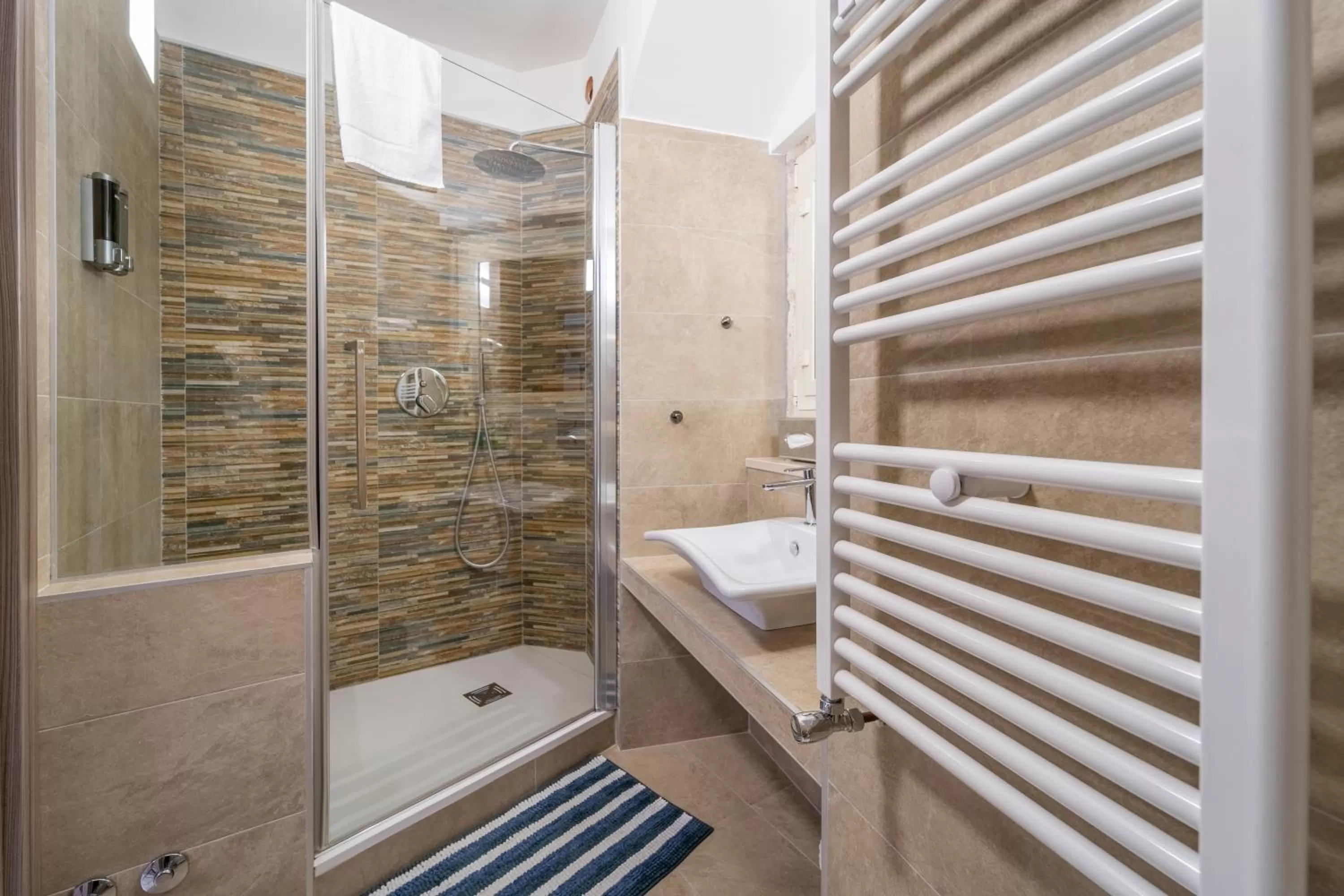 Shower in B&B Eraclio