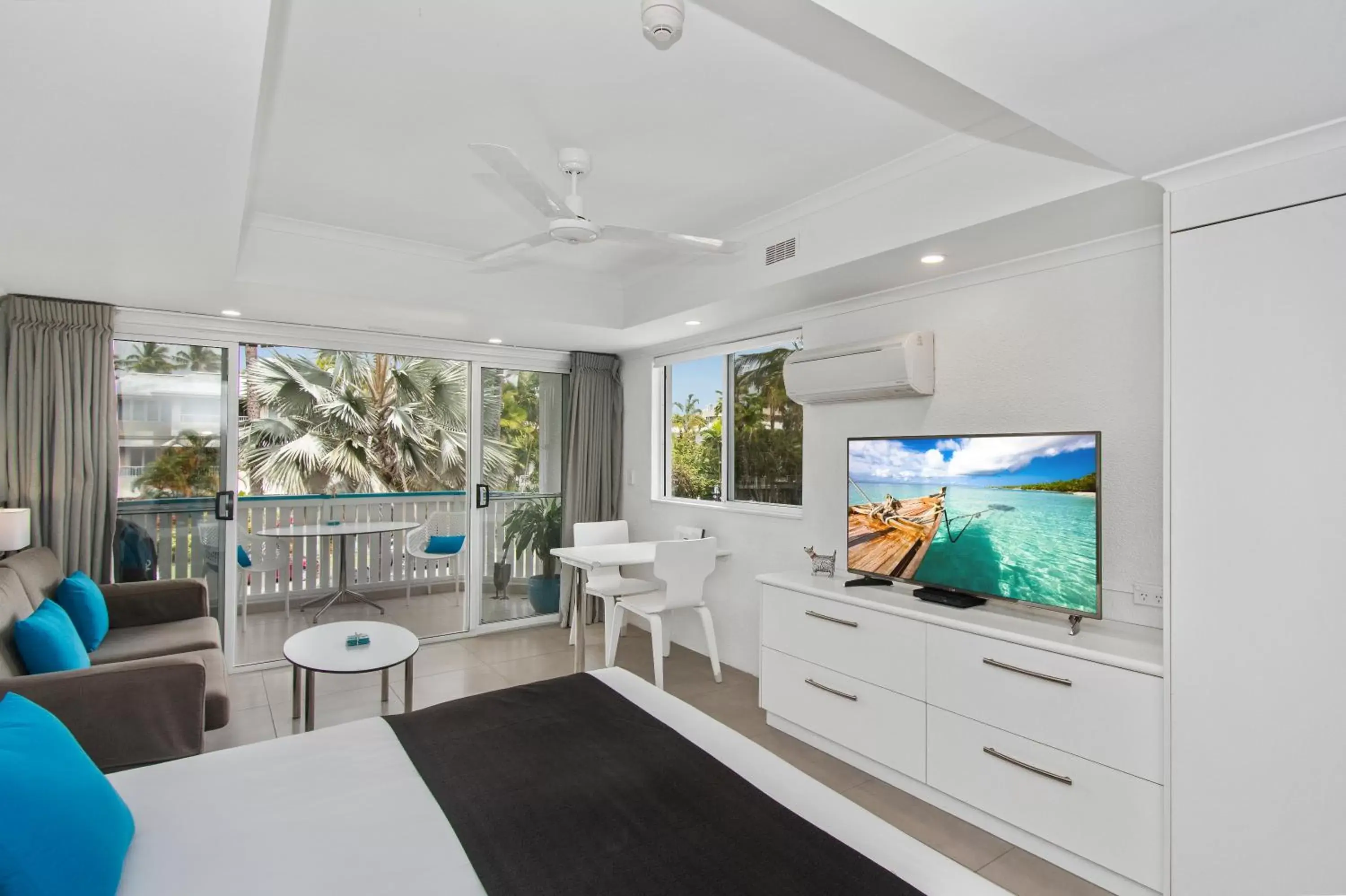 Superior Studio Apartment with Partial Sea View - First Floor in By The Sea Port Douglas Superior Studio Apartment with Partial Sea View - First Floor in By The Sea Port Douglas