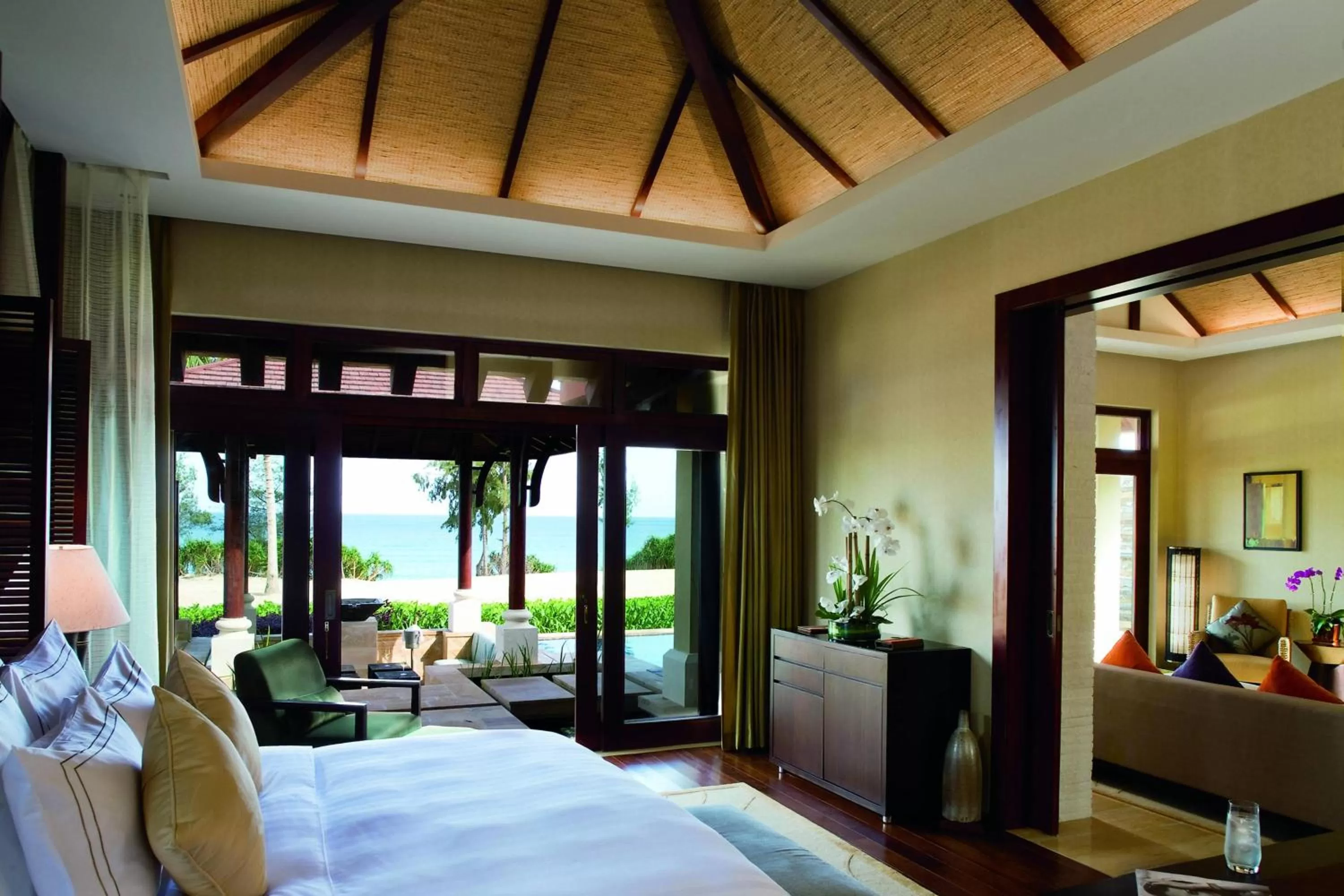 Bedroom, Bed in The Ritz-Carlton Sanya, Yalong Bay