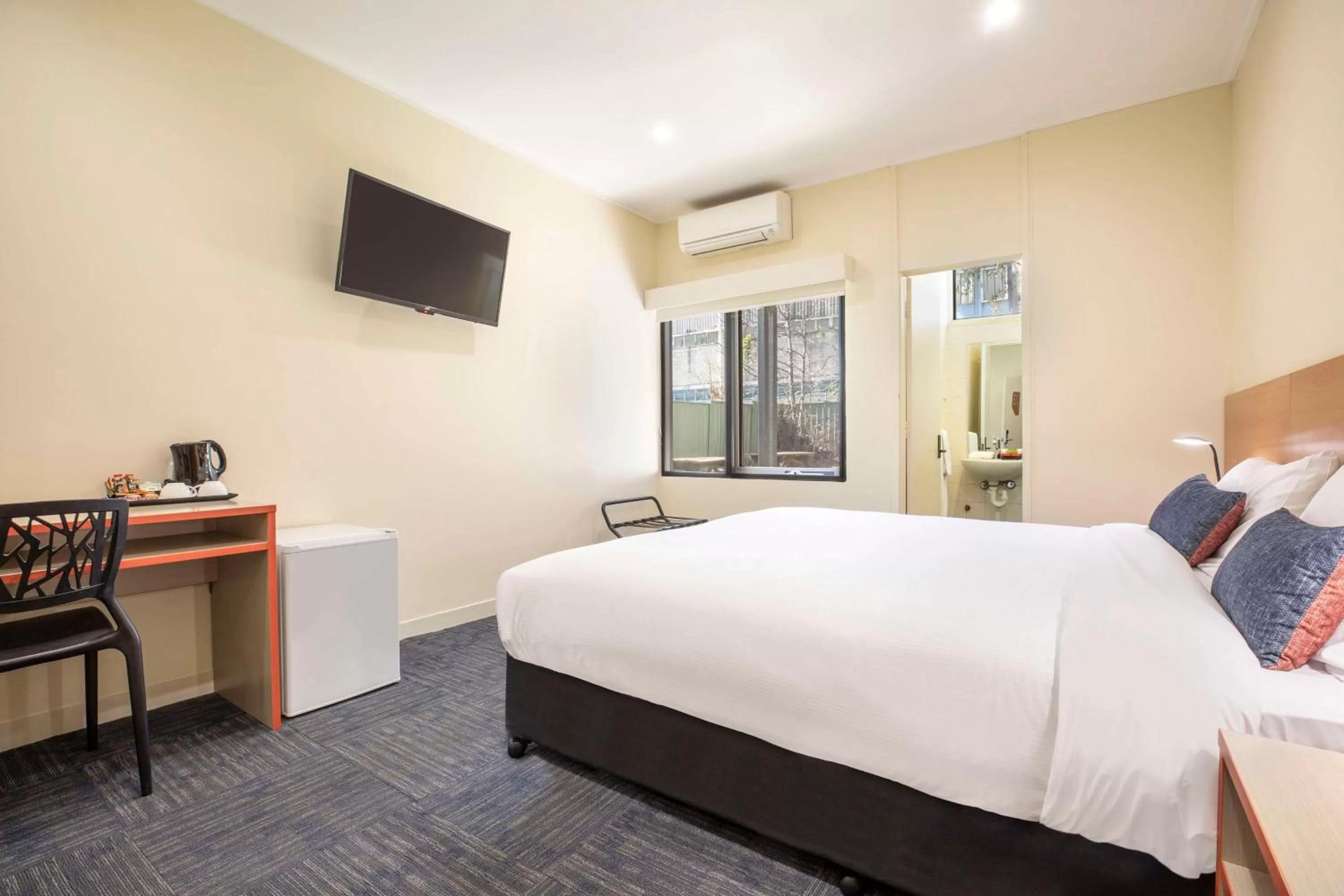 Bedroom, Bed in Nightcap at High Flyer Hotel