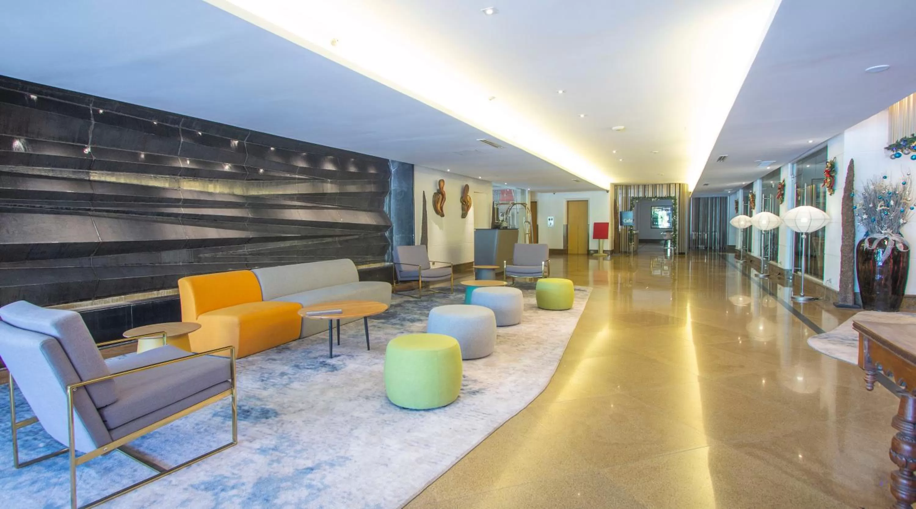 Lobby or reception in Crown Regency Suites Mactan