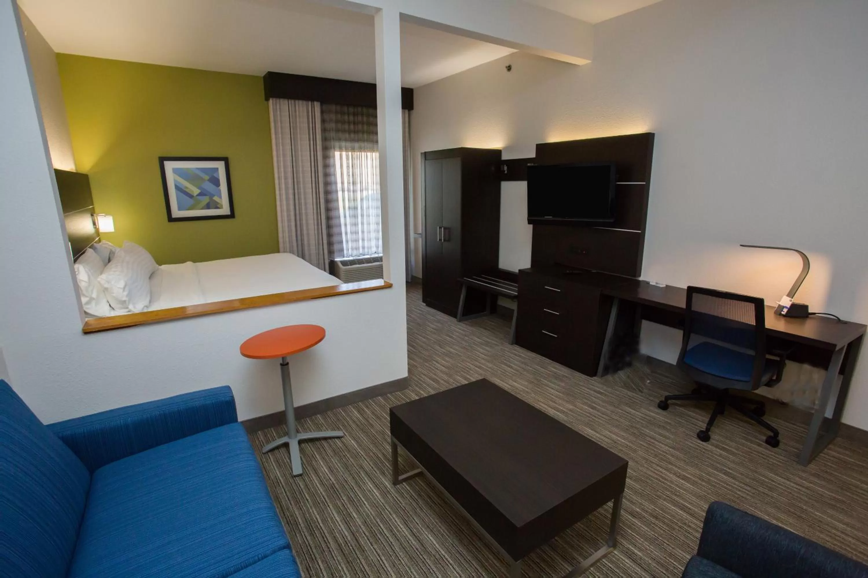 Photo of the whole room in Holiday Inn Express Wilmington by IHG
