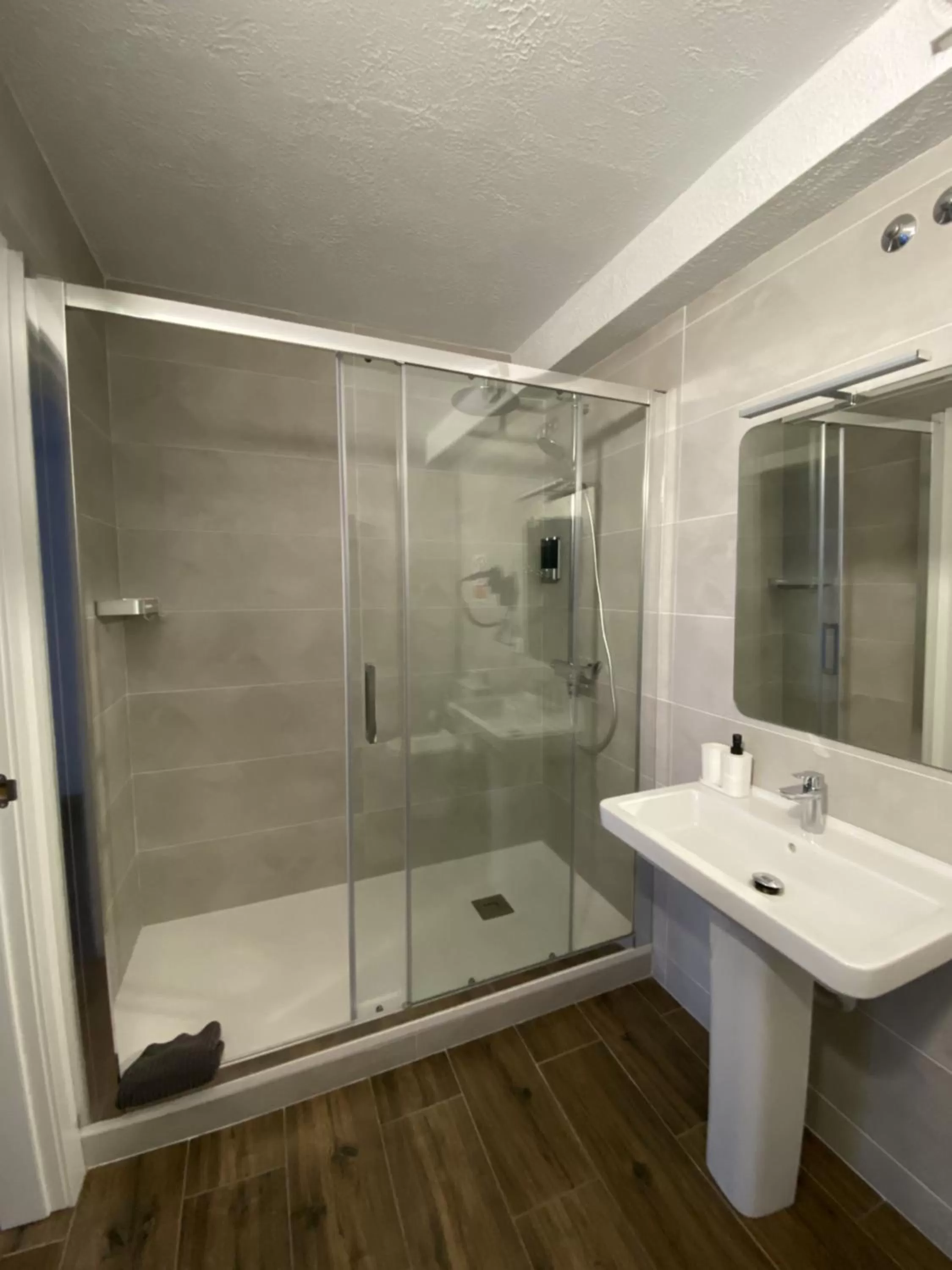 Shower in El Patio Hostal