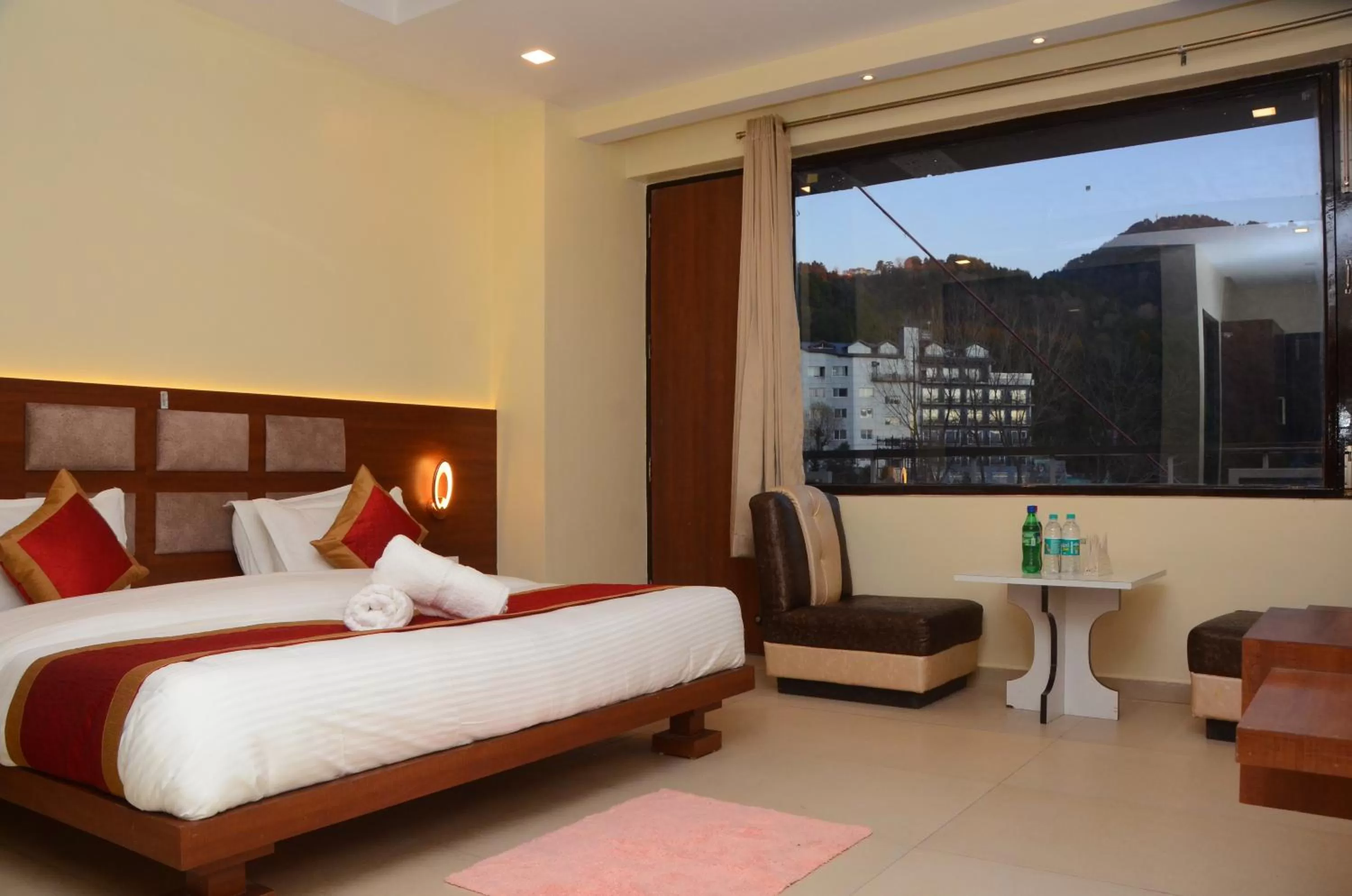 Bedroom in Hotel White Orchid Dalhausie