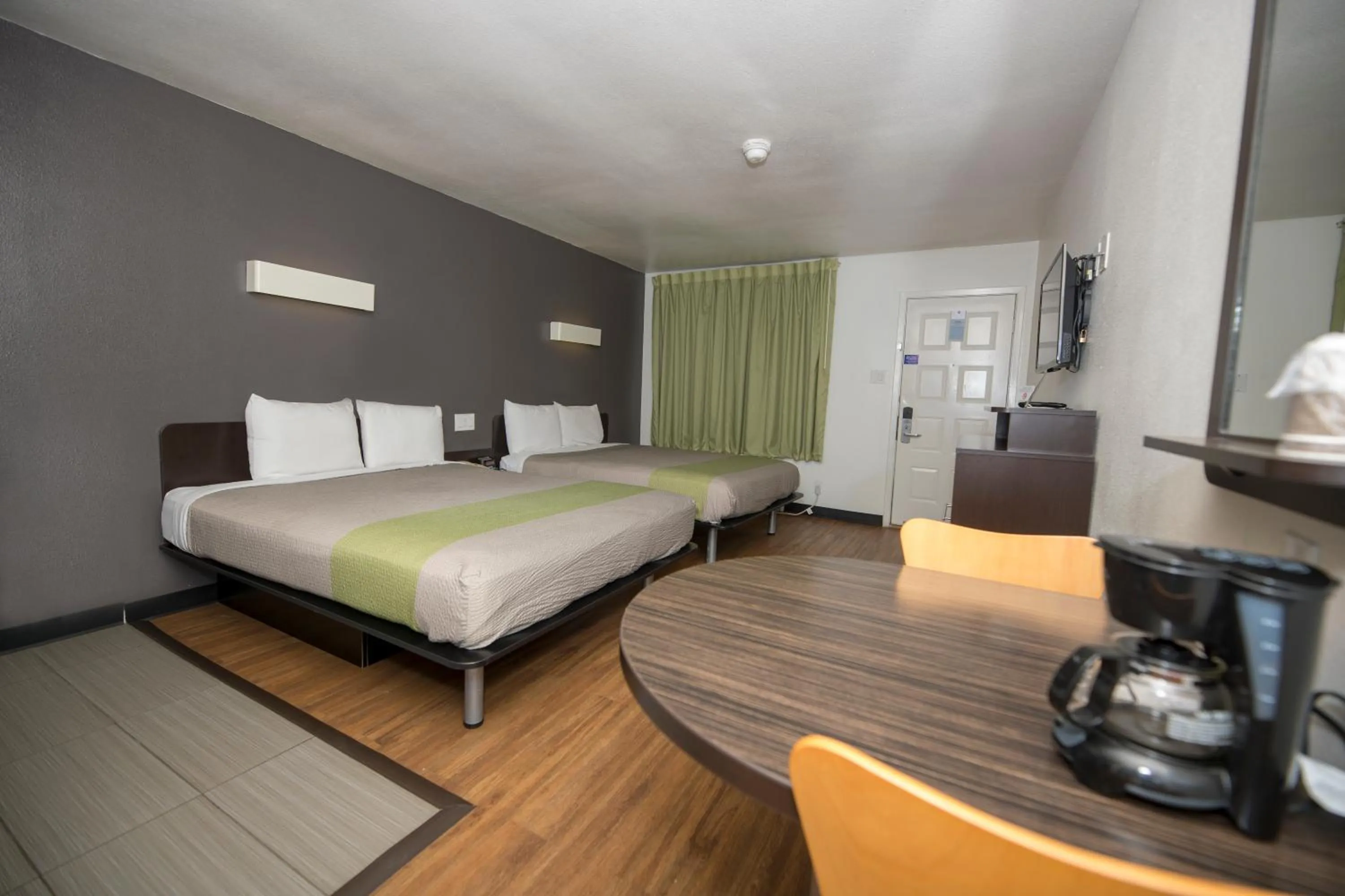 Photo of the whole room, Bed in Studio 6-Tyler, TX