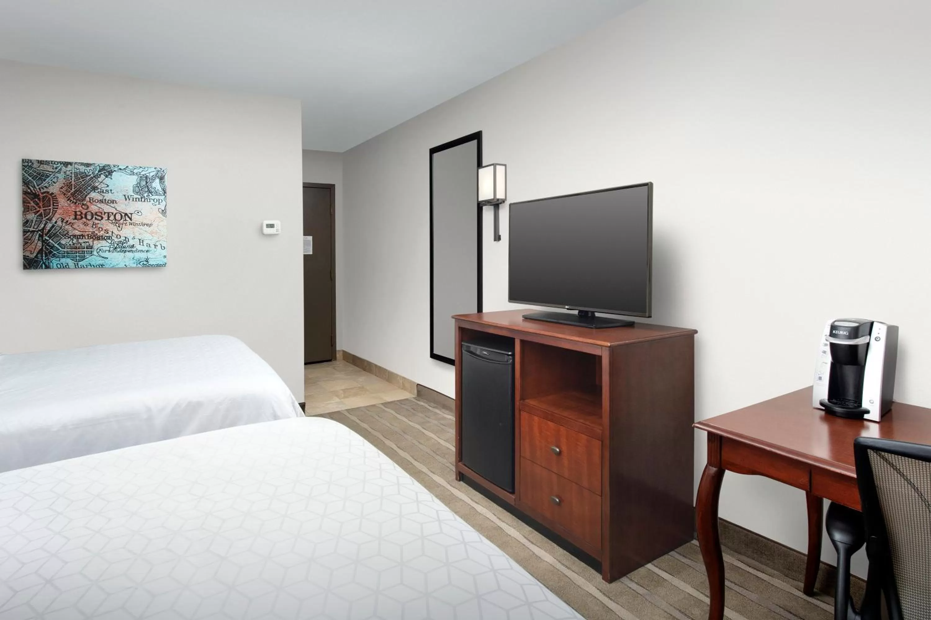 Photo of the whole room, Bed in Holiday Inn Express Boston North-Woburn by IHG