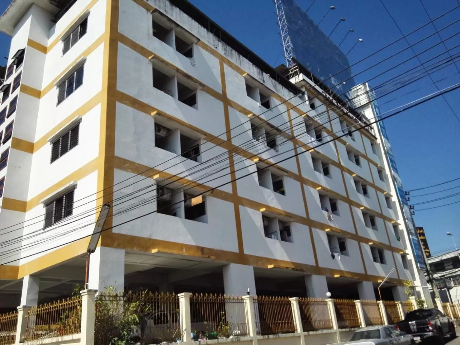 Property building in Duangdren Place