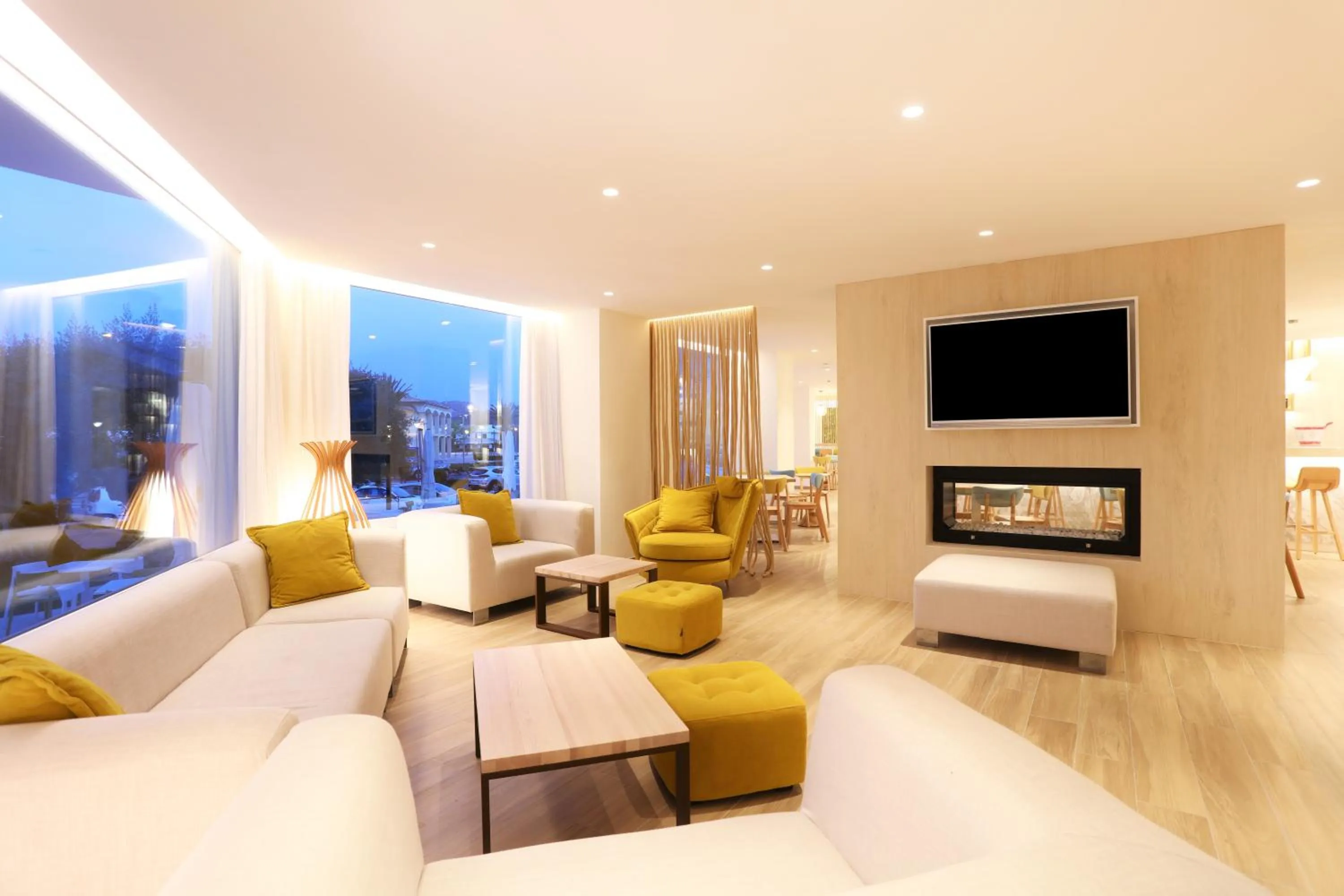 Lounge or bar in Iberostar Waves Playa de Muro