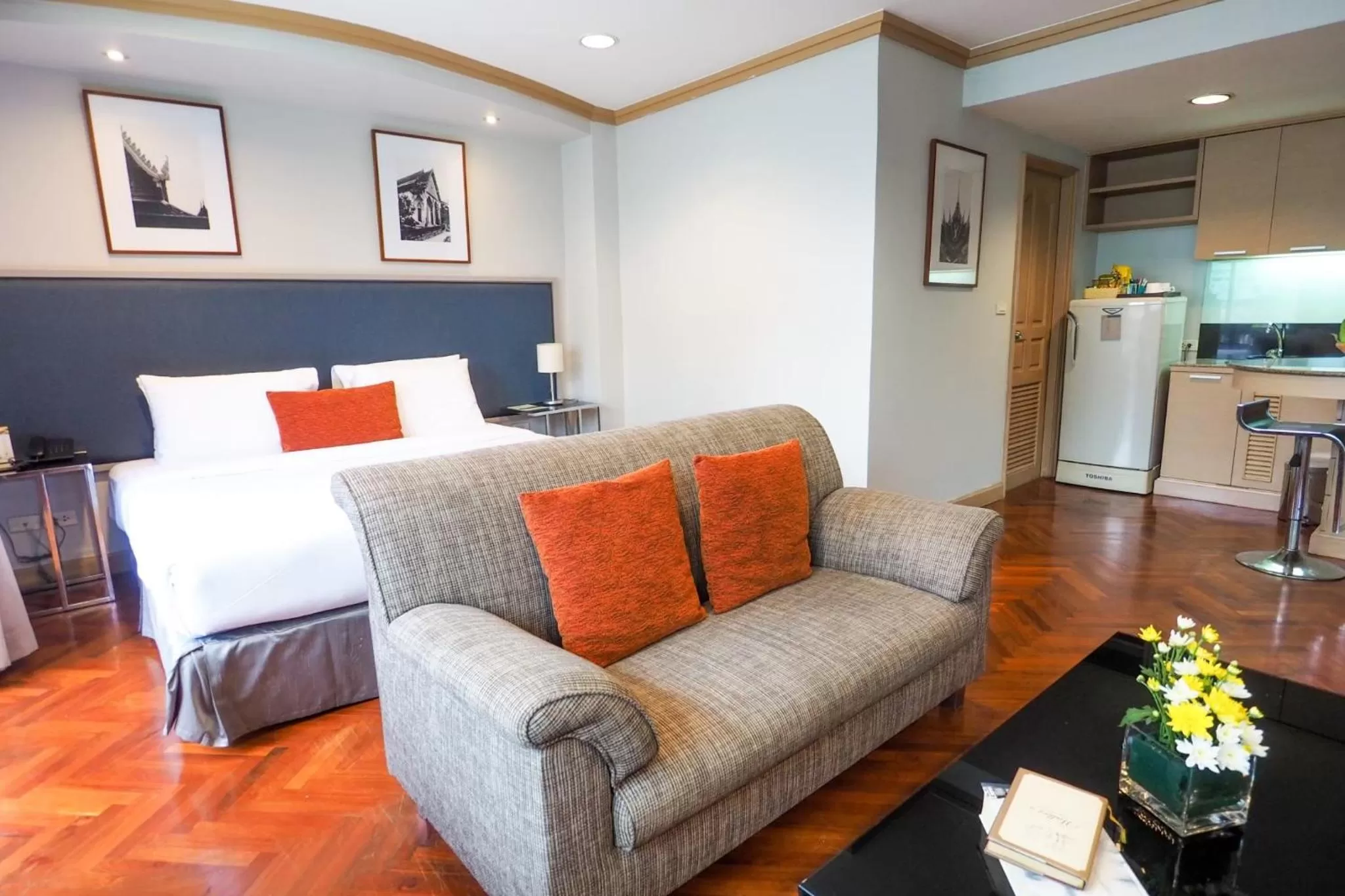 Seating area in Alt Hotel Nana by UHG