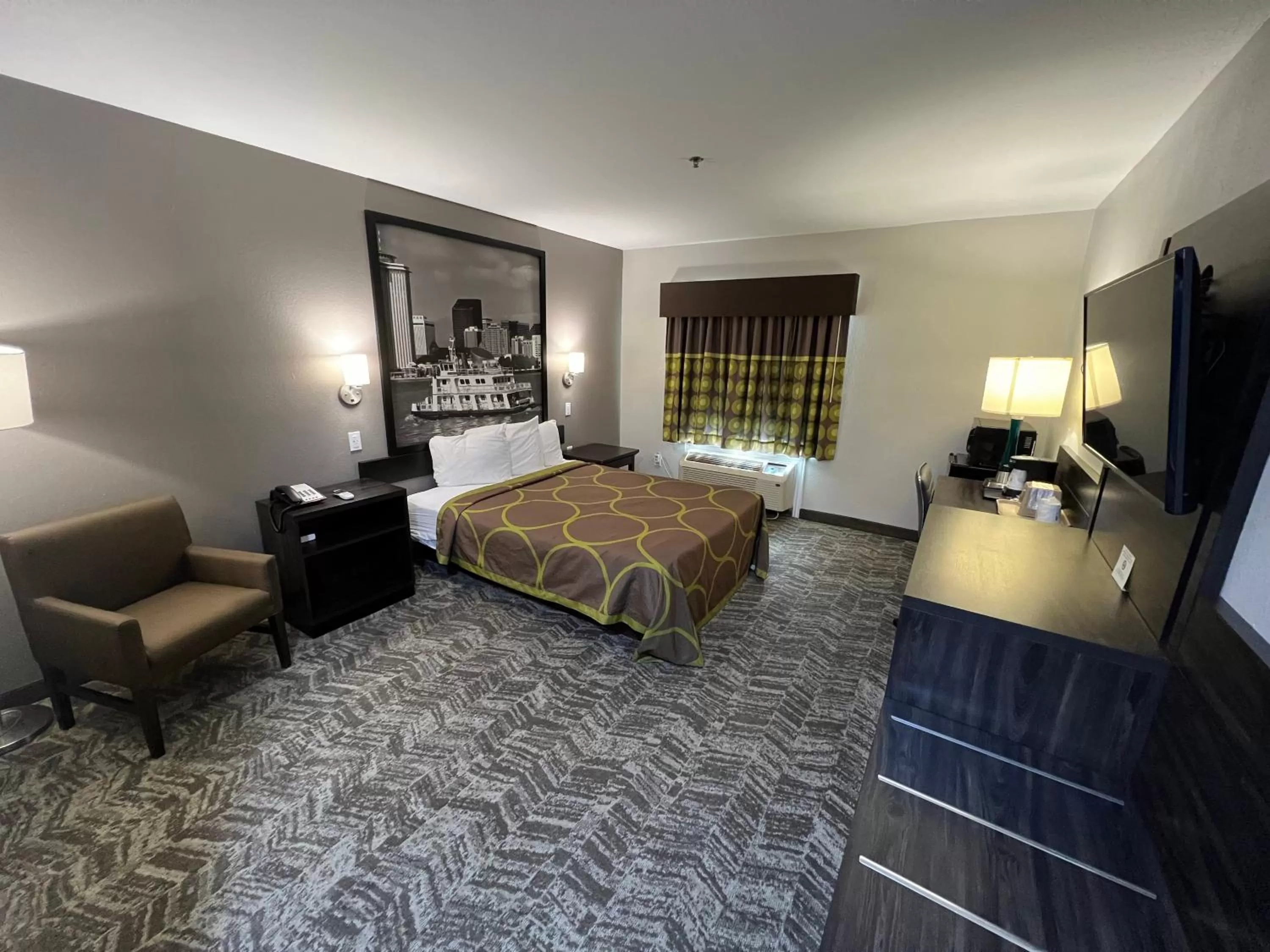 Photo of the whole room, Bed in Super 8 by Wyndham Lake Charles/Sulphur