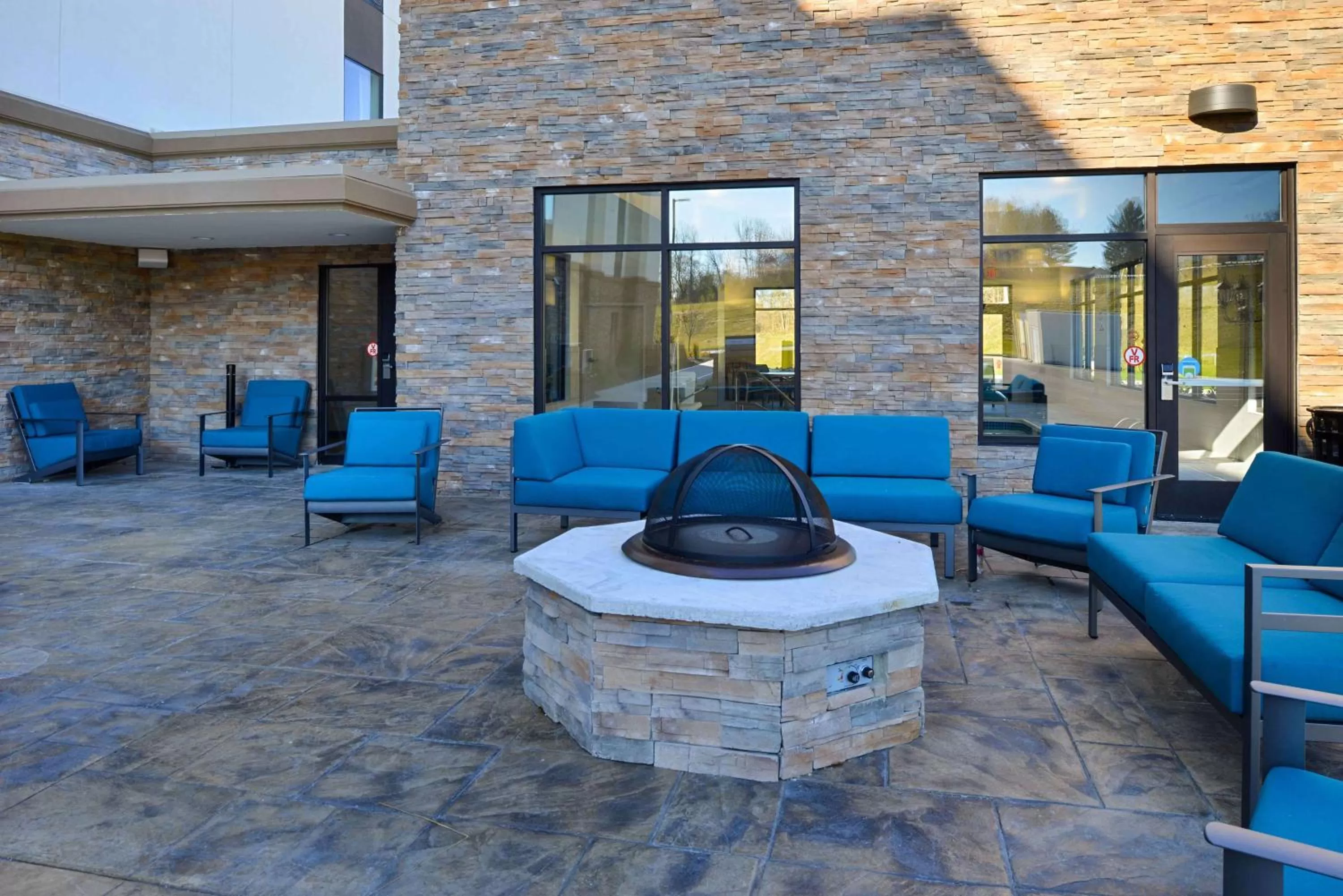 Property building in Hampton Inn & Suites Albany-East Greenbush, NY