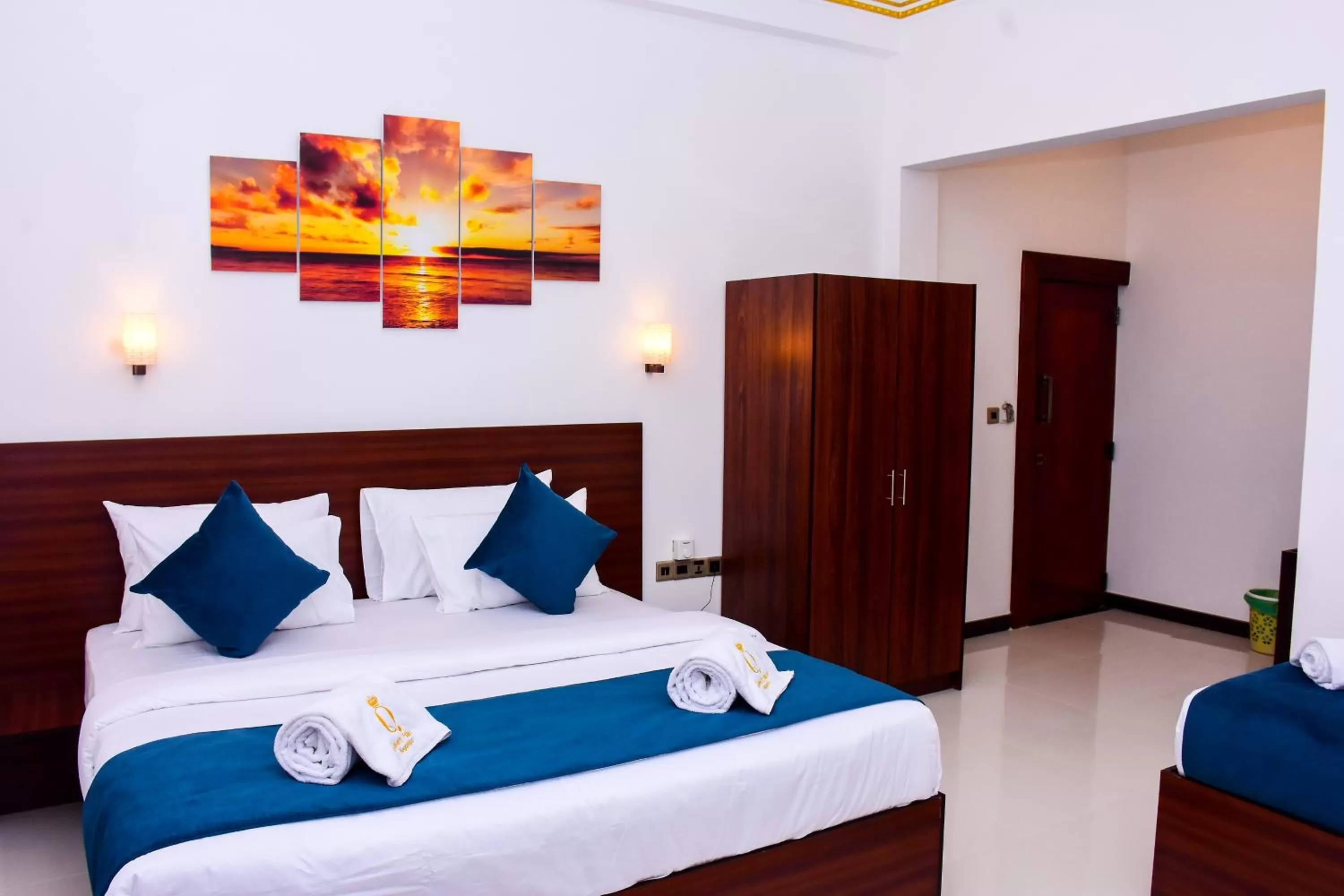 Deluxe Triple Room with Balcony in Negombo New Queen's Palace