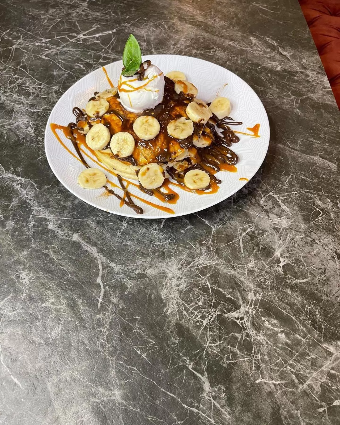 Restaurant/places to eat in Madama Residence