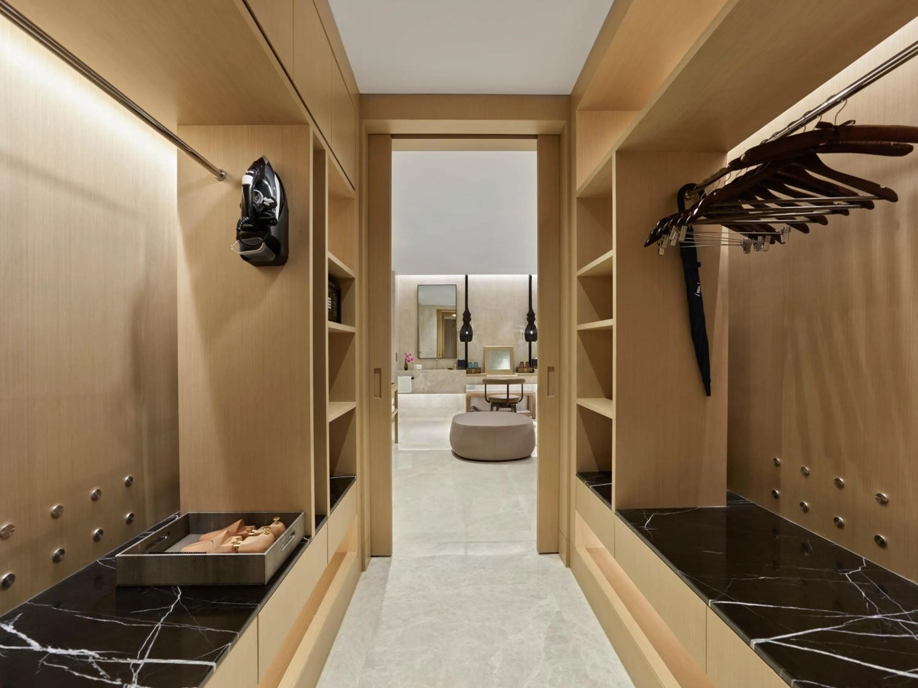wardrobe, Bed in Hilton Shanghai Songjiang Guangfulin