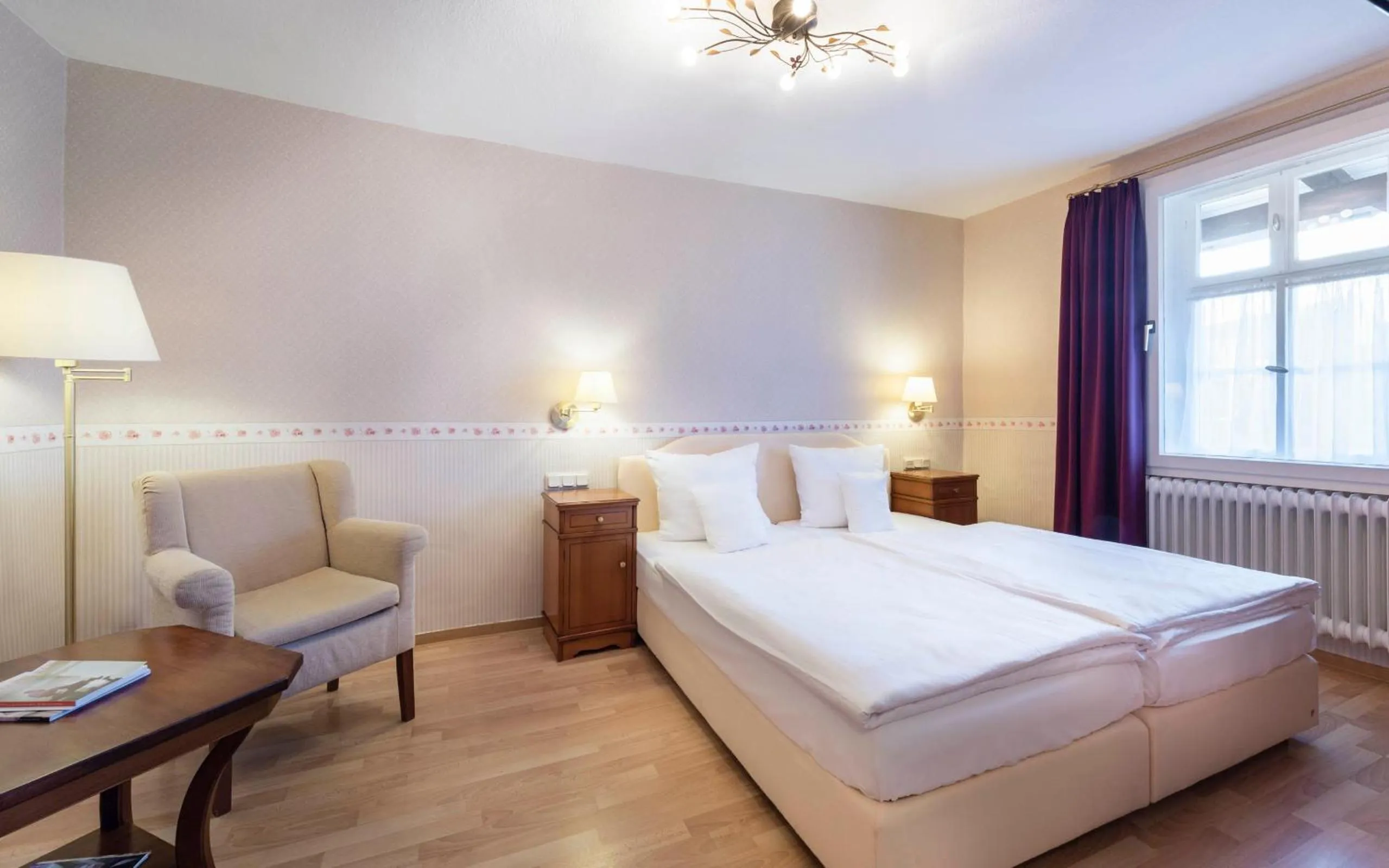 Photo of the whole room, Bed in derSTERN Hersfeld