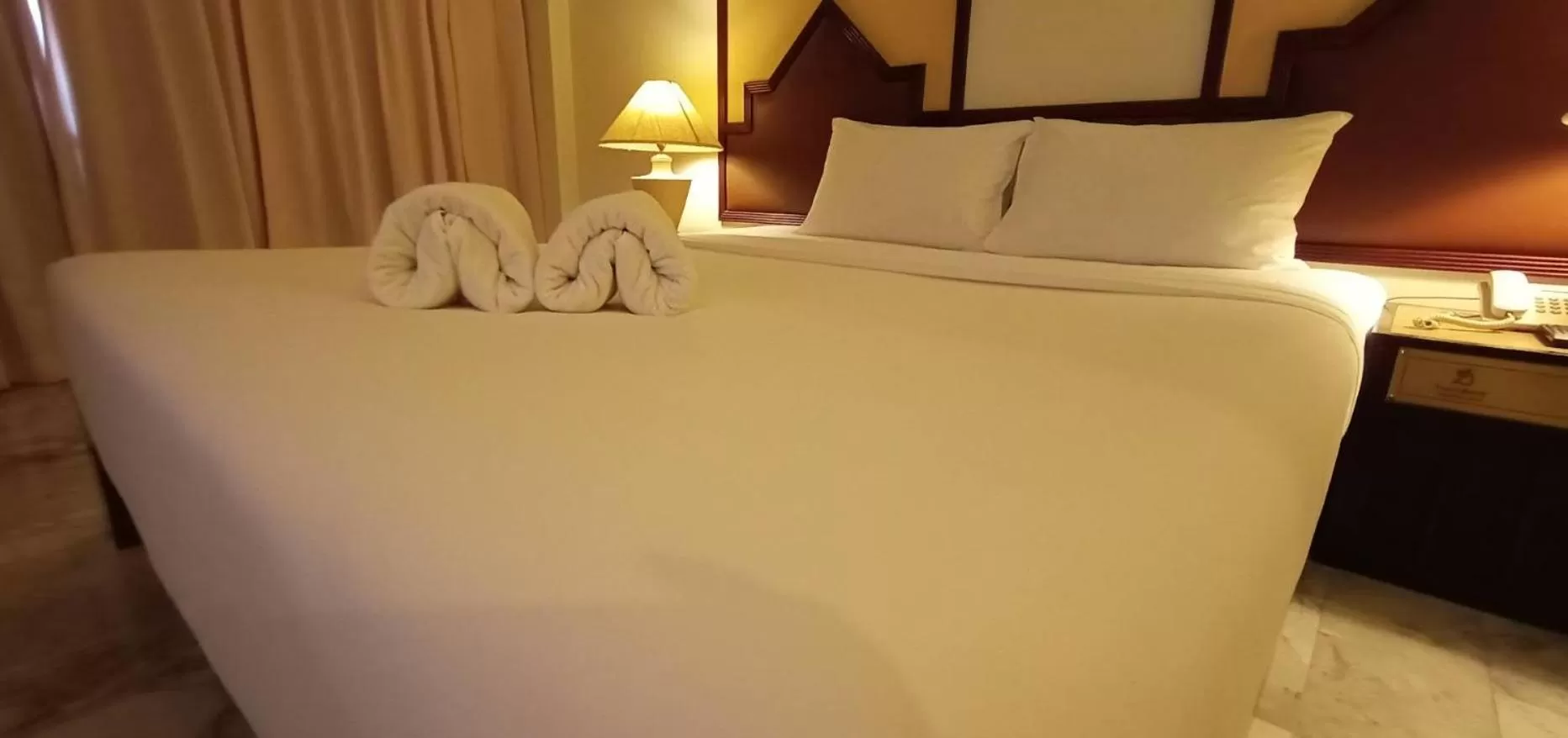 Bed in Seeharaj Hotel