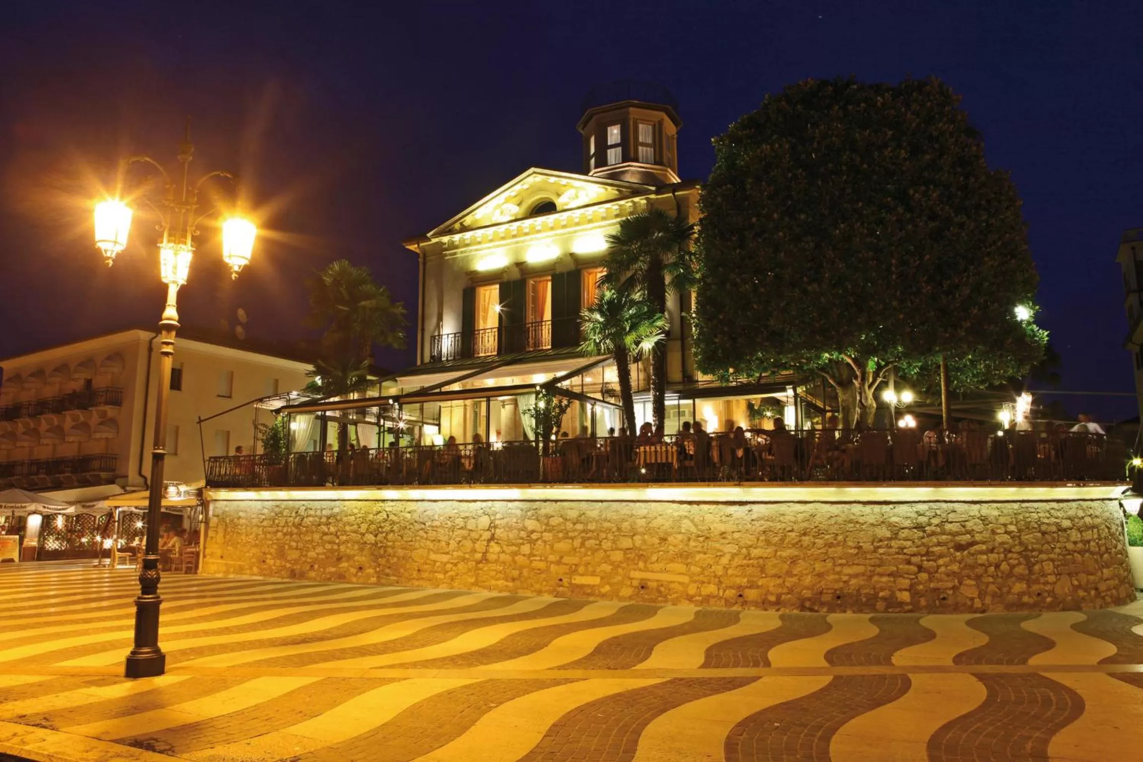 Facade/entrance, Property Building in Classique