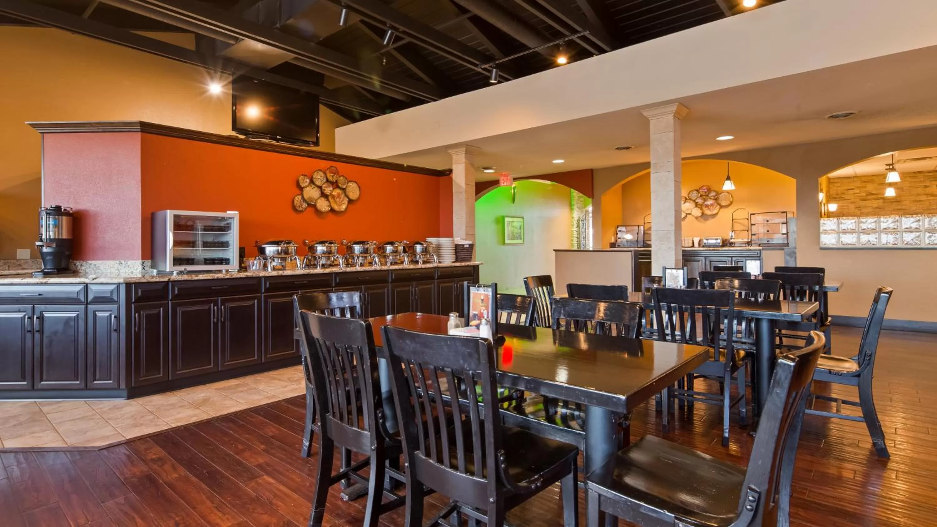 Buffet breakfast in Best Western Plus Raton Hotel