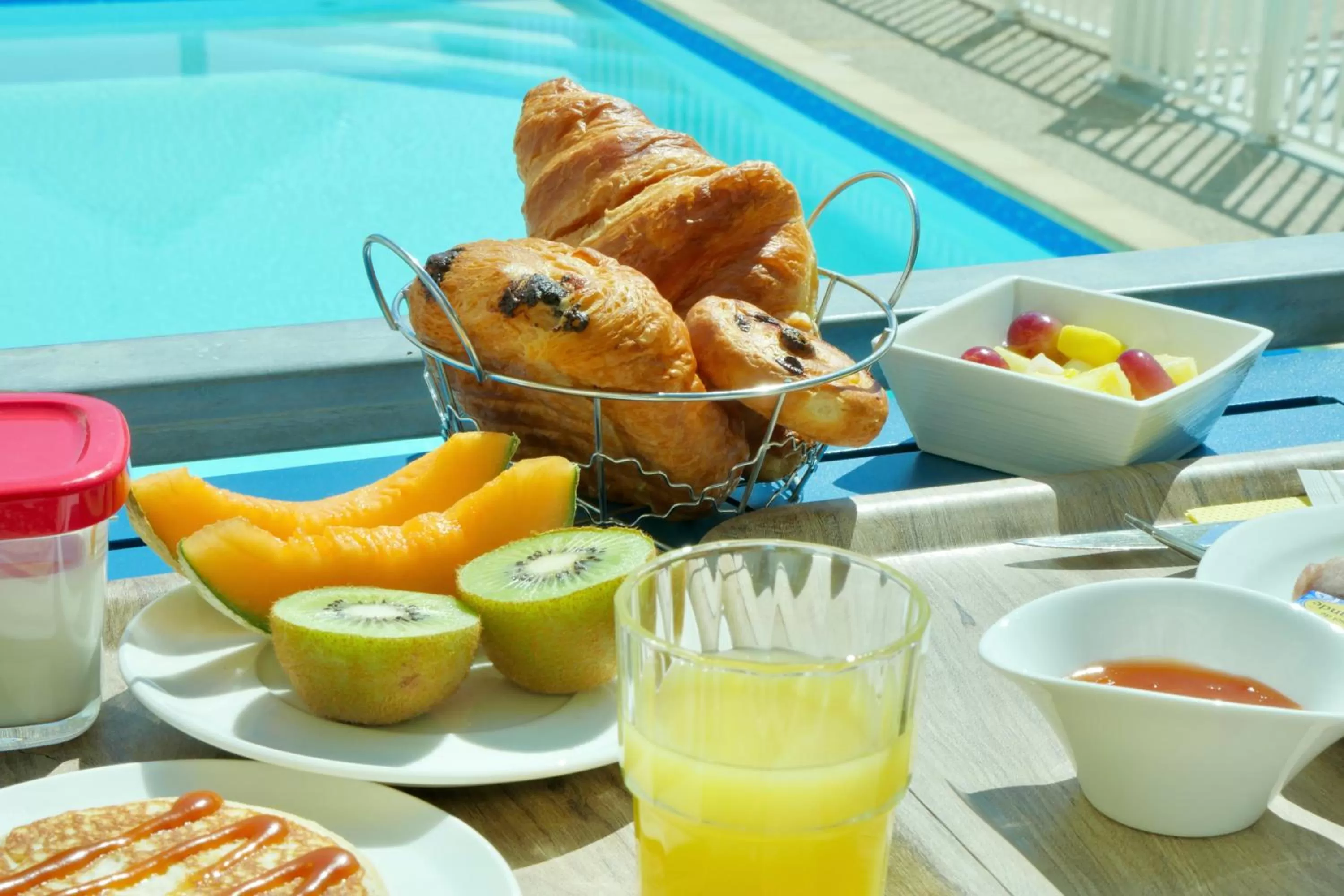 Breakfast in Boutique Hôtel d'Orbigny Chatelaillon - La Rochelle