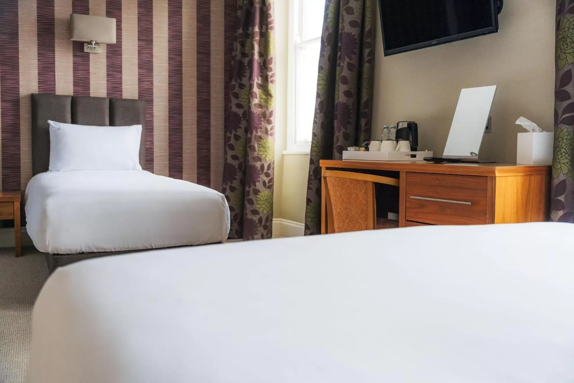 Bedroom, Bed in Esplanade Hotel Llandudno