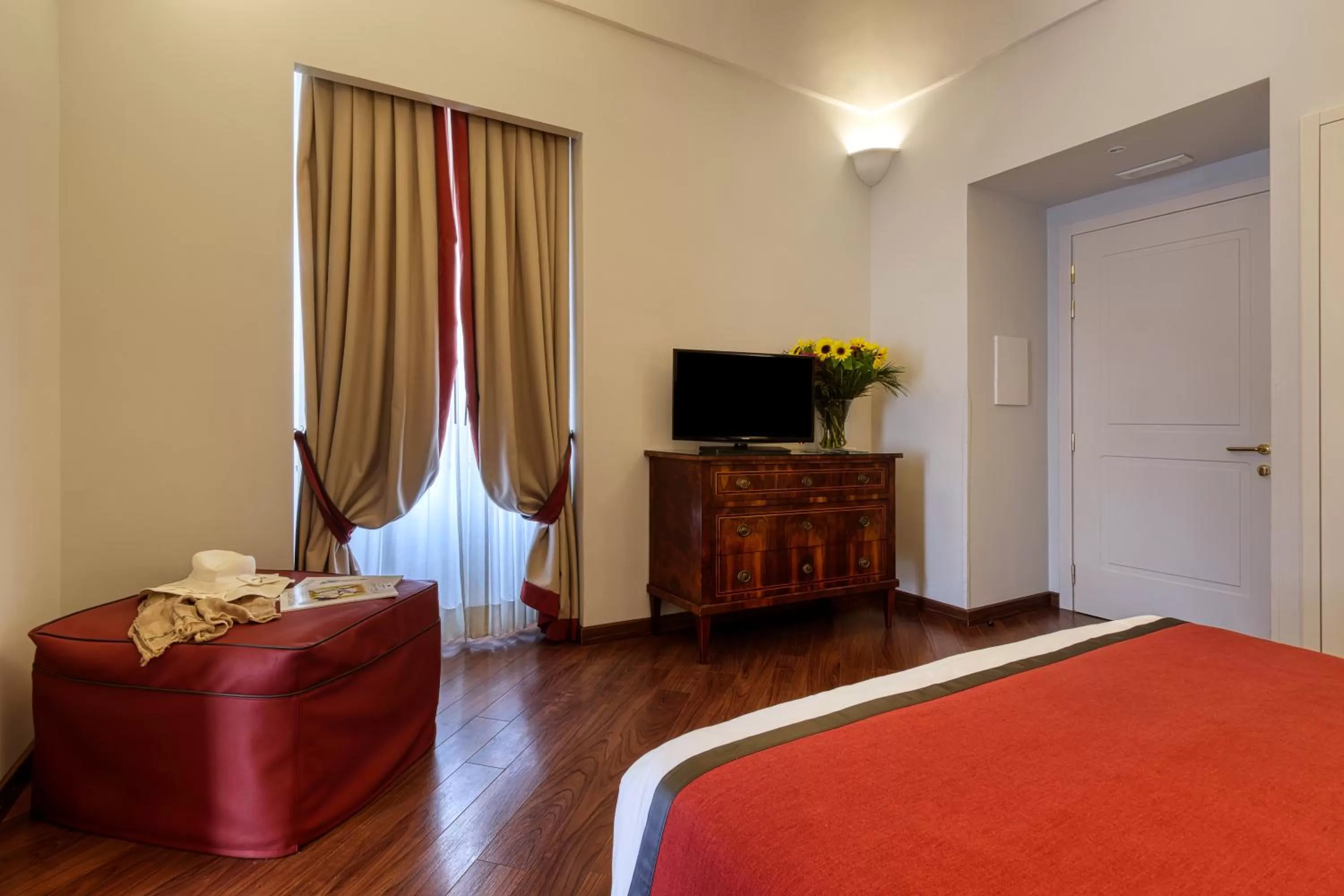 Photo of the whole room, Bed in Decumani Hotel De Charme