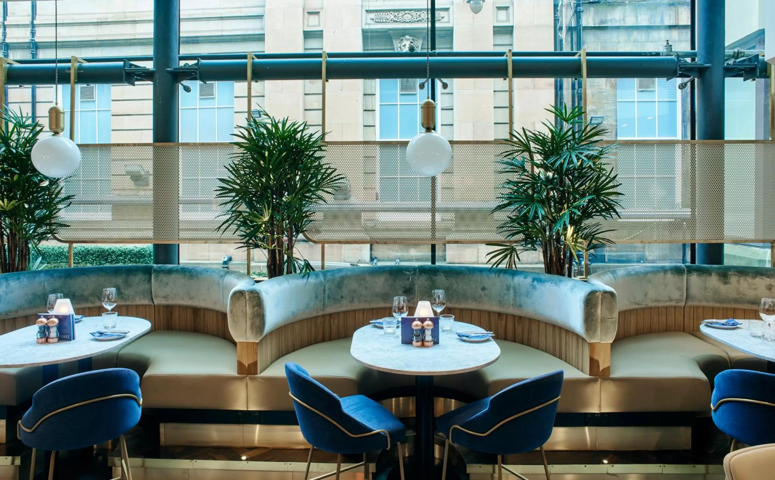 Restaurant/places to eat in Le Monde Hotel