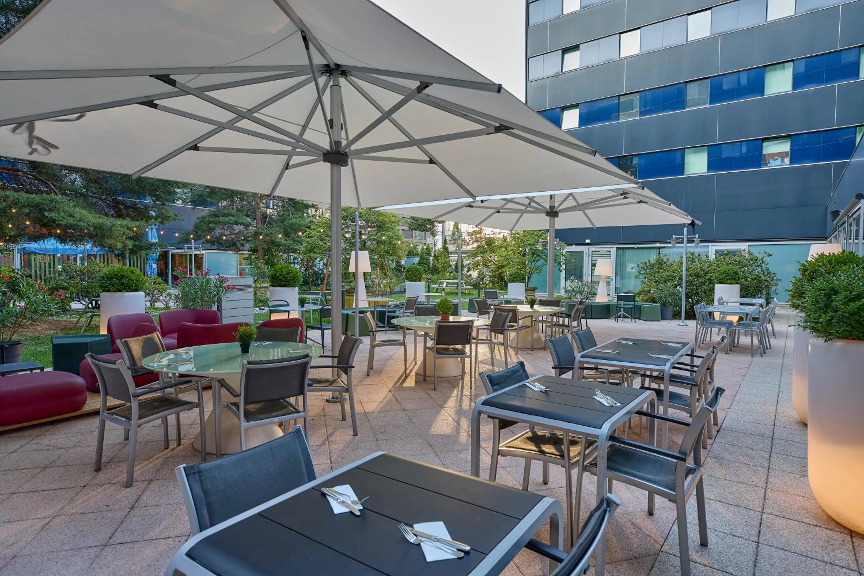 Restaurant/places to eat in Novotel Zurich City West